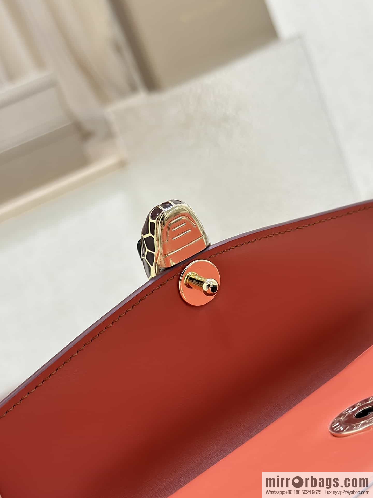 𝘽𝙑𝙇𝙂𝘼𝙍𝙄𝙎𝙀𝙍𝙋𝙀𝙉𝙏𝙄𝙁𝙊𝙍𝙀𝙑𝙀𝙍 counter hot-selling series Serpenti Forever exquisite crossbody bag Model: 38102