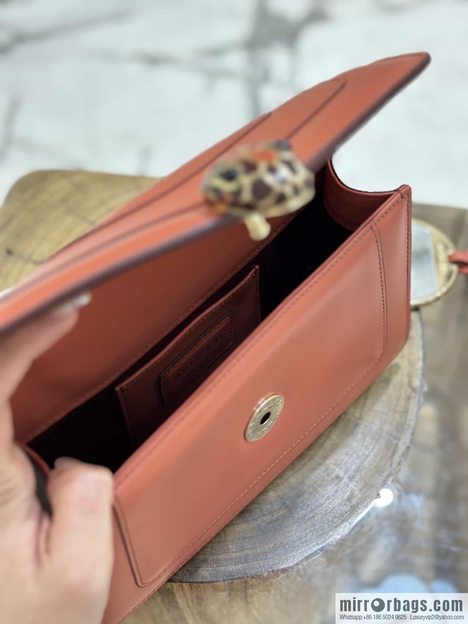 𝘽𝙑𝙇𝙂𝘼𝙍𝙄𝙎𝙀𝙍𝙋𝙀𝙉𝙏𝙄𝙁𝙊𝙍𝙀𝙑𝙀𝙍 counter hot-selling series Serpenti Forever exquisite crossbody bag Model: 38102