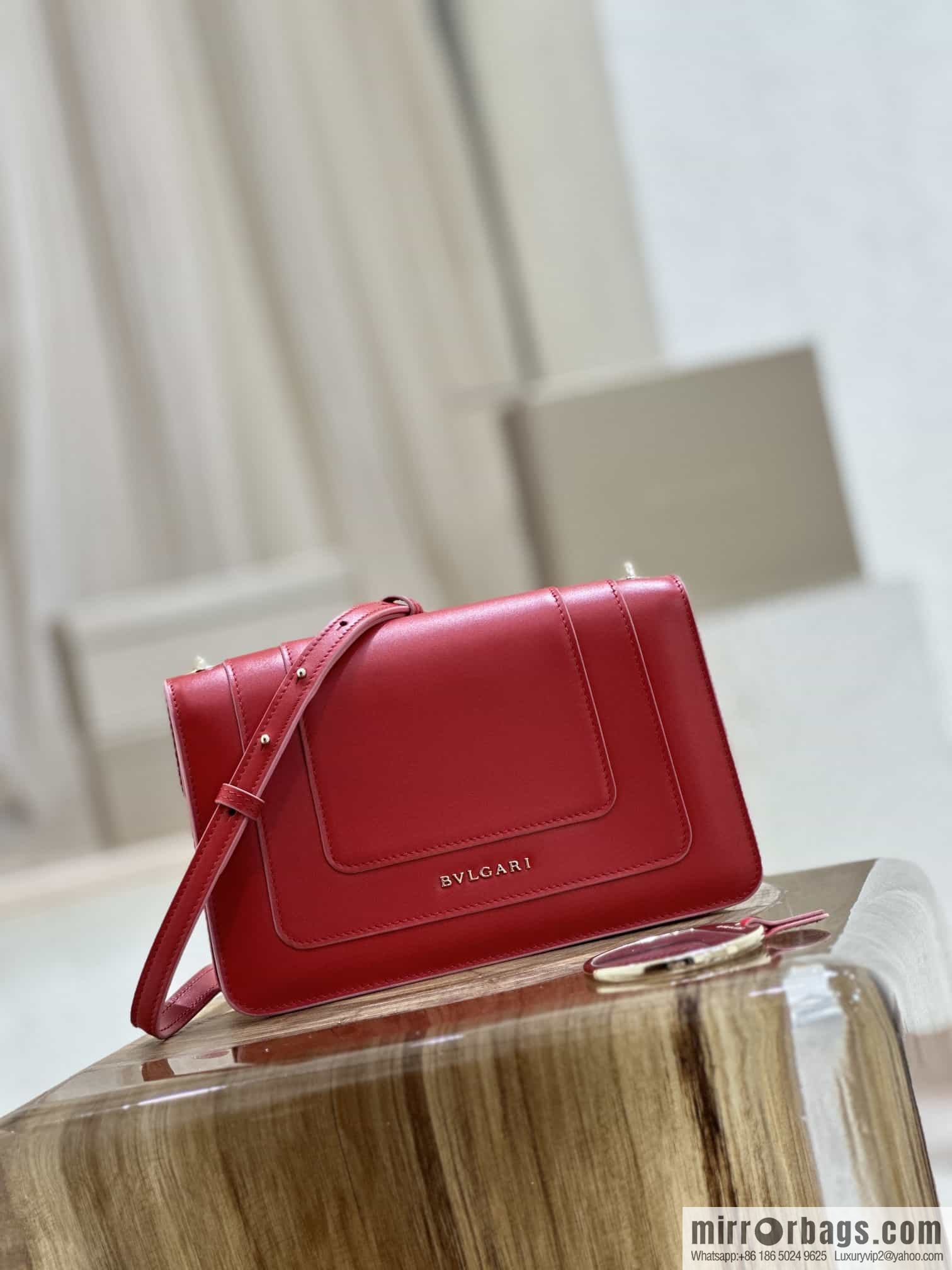 𝘽𝙑𝙇𝙂𝘼𝙍𝙄𝙎𝙀𝙍𝙋𝙀𝙉𝙏𝙄𝙁𝙊𝙍𝙀𝙑𝙀𝙍 counter hot-selling series Serpenti Forever exquisite crossbody bag Model: 38102