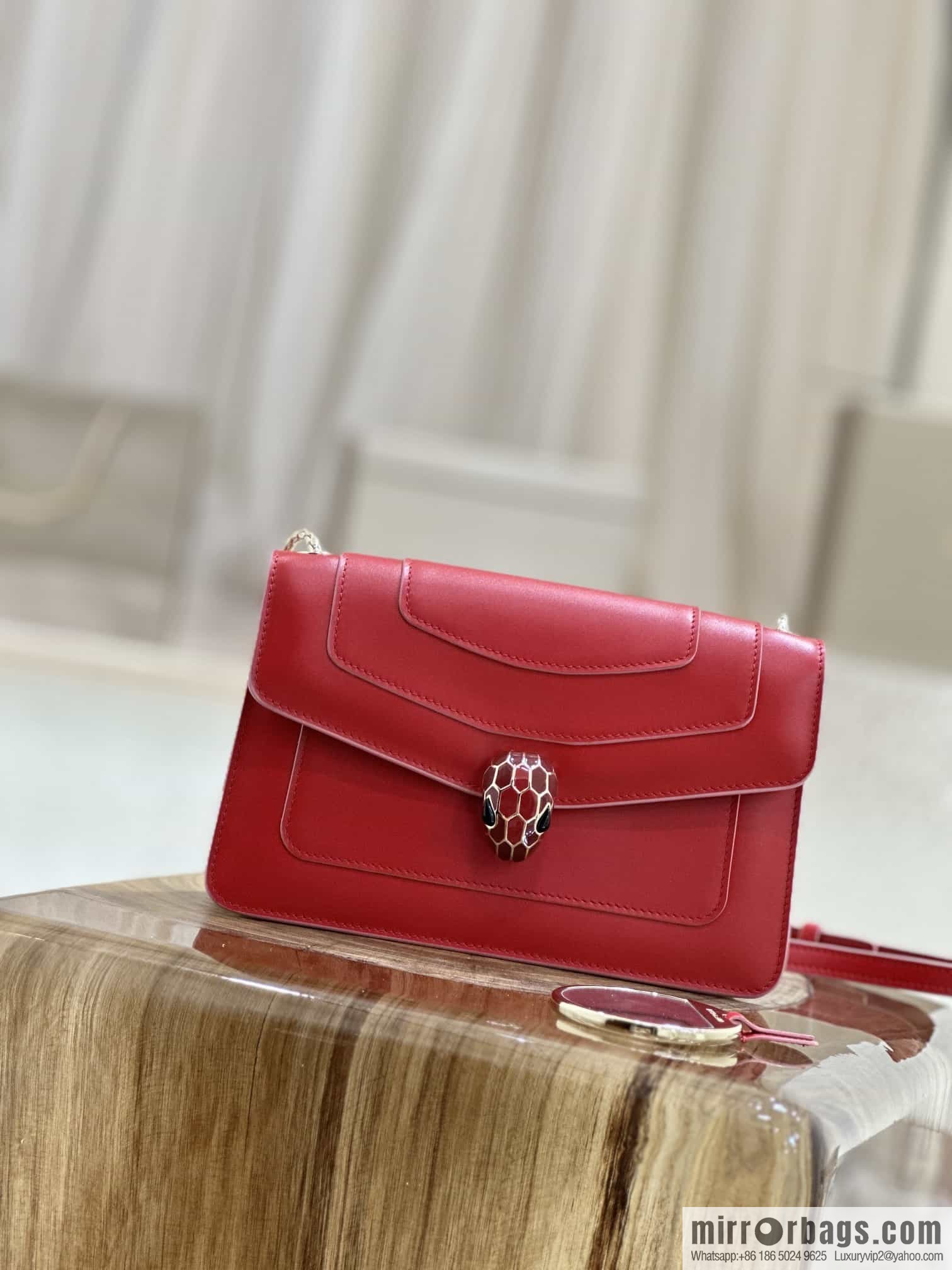 𝘽𝙑𝙇𝙂𝘼𝙍𝙄𝙎𝙀𝙍𝙋𝙀𝙉𝙏𝙄𝙁𝙊𝙍𝙀𝙑𝙀𝙍 counter hot-selling series Serpenti Forever exquisite crossbody bag Model: 38102