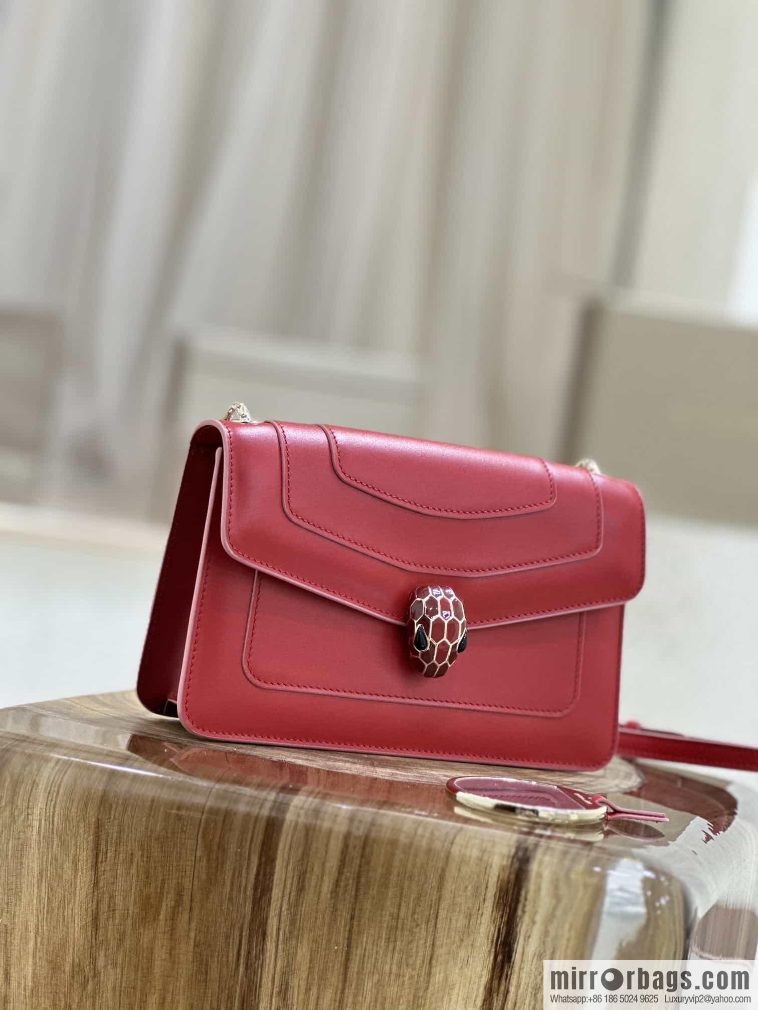 𝘽𝙑𝙇𝙂𝘼𝙍𝙄𝙎𝙀𝙍𝙋𝙀𝙉𝙏𝙄𝙁𝙊𝙍𝙀𝙑𝙀𝙍 counter hot-selling series Serpenti Forever exquisite crossbody bag Model: 38102