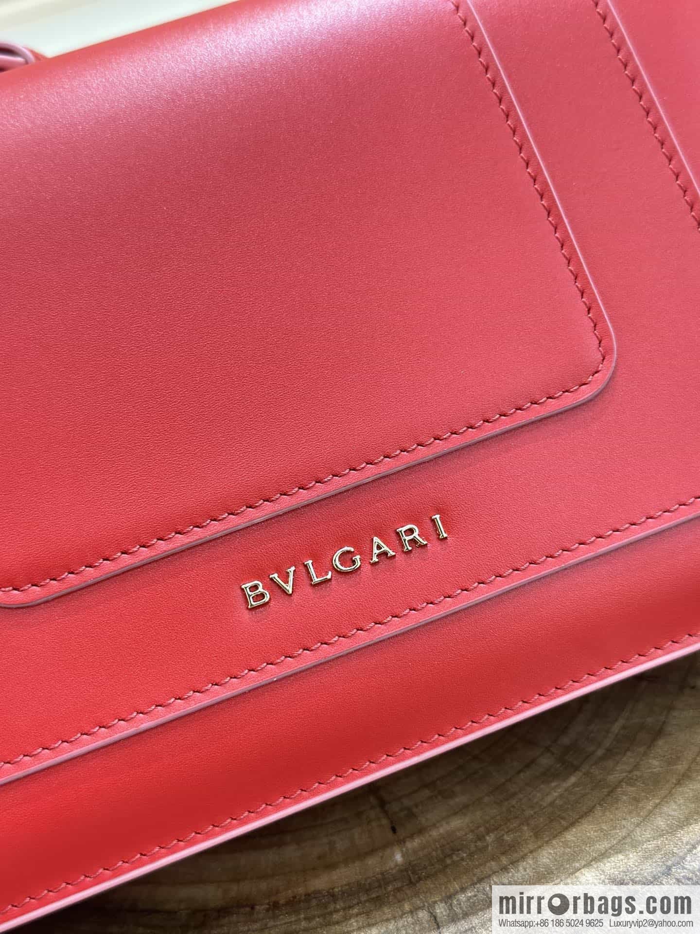 𝘽𝙑𝙇𝙂𝘼𝙍𝙄𝙎𝙀𝙍𝙋𝙀𝙉𝙏𝙄𝙁𝙊𝙍𝙀𝙑𝙀𝙍 counter hot-selling series Serpenti Forever exquisite crossbody bag Model: 38102