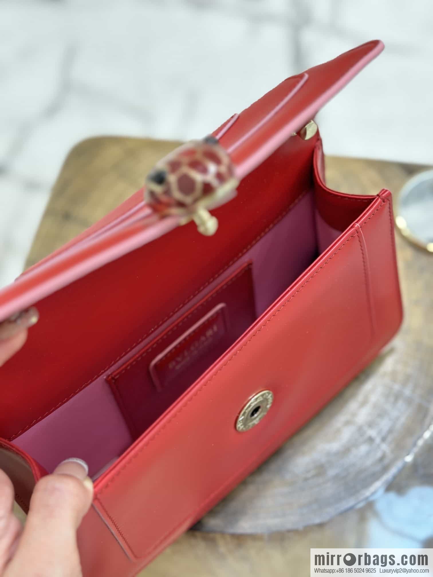 𝘽𝙑𝙇𝙂𝘼𝙍𝙄𝙎𝙀𝙍𝙋𝙀𝙉𝙏𝙄𝙁𝙊𝙍𝙀𝙑𝙀𝙍 counter hot-selling series Serpenti Forever exquisite crossbody bag Model: 38102
