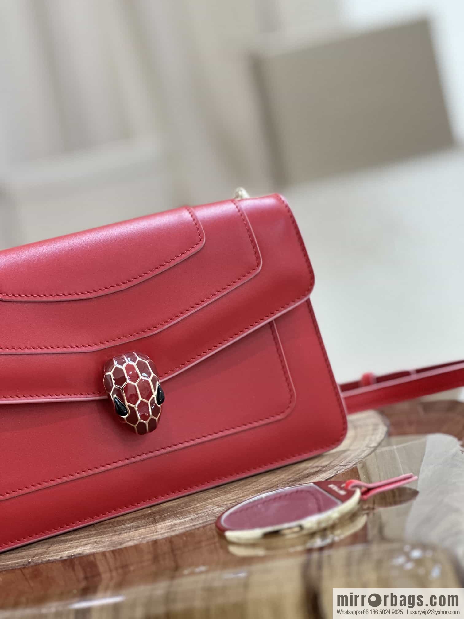 𝘽𝙑𝙇𝙂𝘼𝙍𝙄𝙎𝙀𝙍𝙋𝙀𝙉𝙏𝙄𝙁𝙊𝙍𝙀𝙑𝙀𝙍 counter hot-selling series Serpenti Forever exquisite crossbody bag Model: 38102