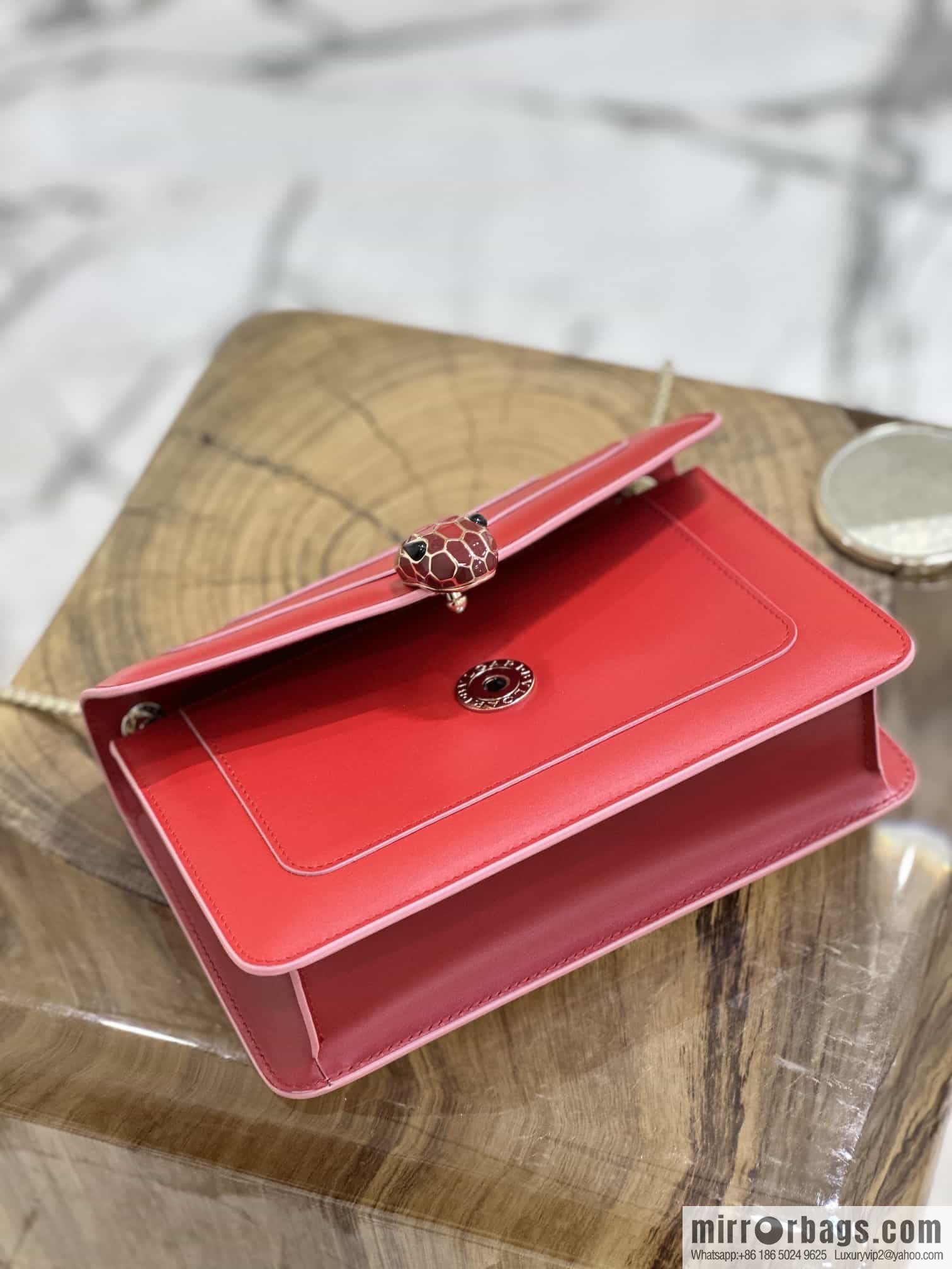 𝘽𝙑𝙇𝙂𝘼𝙍𝙄𝙎𝙀𝙍𝙋𝙀𝙉𝙏𝙄𝙁𝙊𝙍𝙀𝙑𝙀𝙍 counter hot-selling series Serpenti Forever exquisite crossbody bag Model: 38102