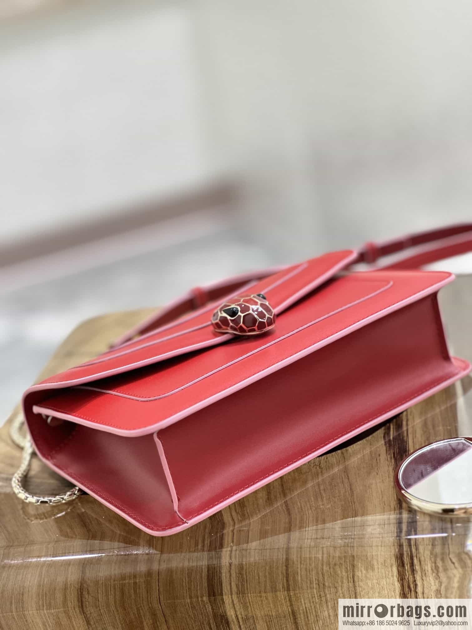 𝘽𝙑𝙇𝙂𝘼𝙍𝙄𝙎𝙀𝙍𝙋𝙀𝙉𝙏𝙄𝙁𝙊𝙍𝙀𝙑𝙀𝙍 counter hot-selling series Serpenti Forever exquisite crossbody bag Model: 38102