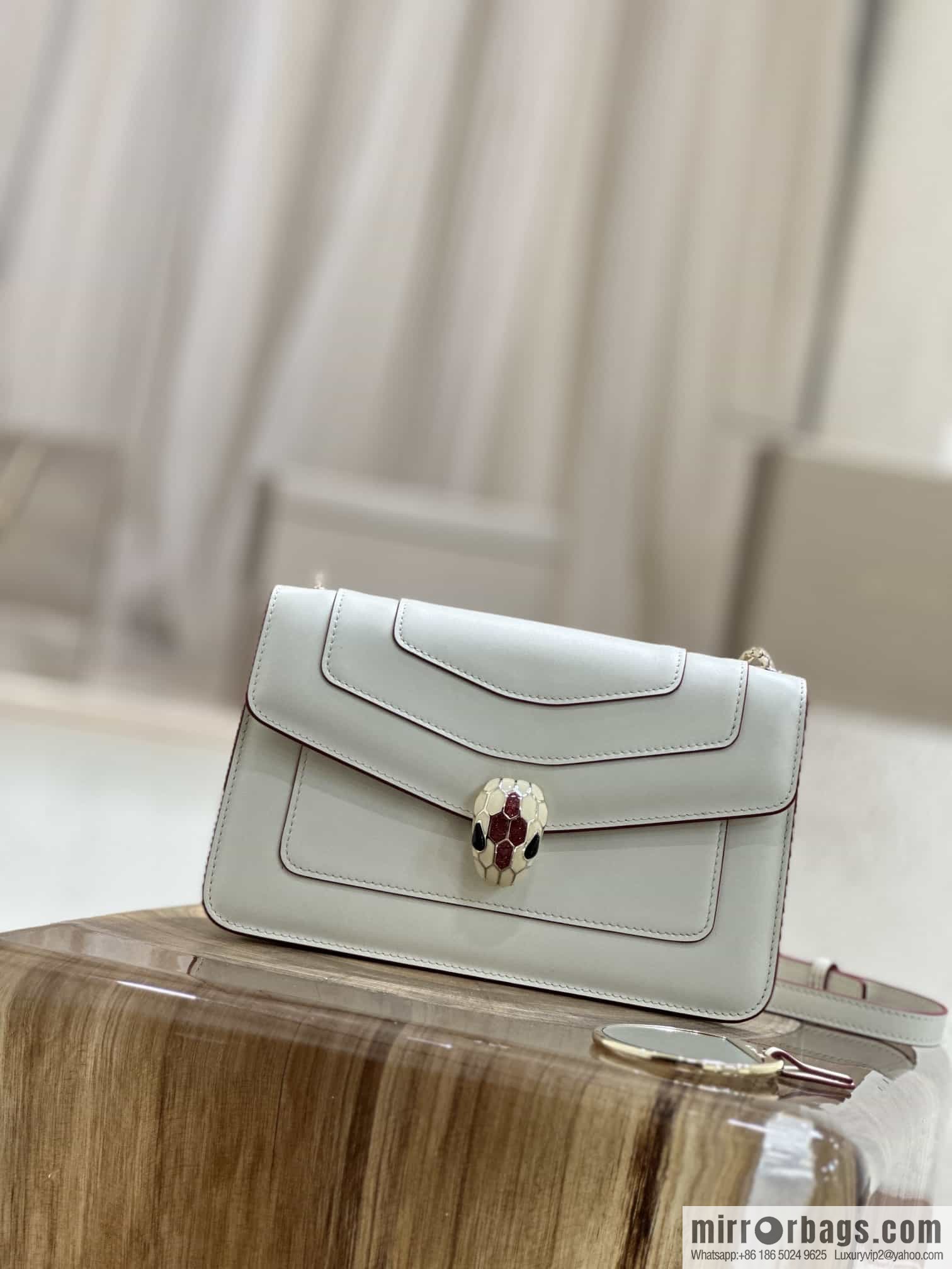 𝘽𝙑𝙇𝙂𝘼𝙍𝙄𝙎𝙀𝙍𝙋𝙀𝙉𝙏𝙄𝙁𝙊𝙍𝙀𝙑𝙀𝙍 counter hot-selling series Serpenti Forever exquisite crossbody bag Model: 38102