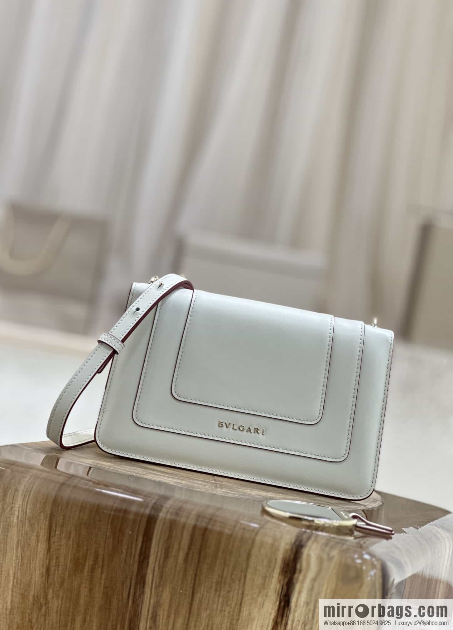 𝘽𝙑𝙇𝙂𝘼𝙍𝙄𝙎𝙀𝙍𝙋𝙀𝙉𝙏𝙄𝙁𝙊𝙍𝙀𝙑𝙀𝙍 counter hot-selling series Serpenti Forever exquisite crossbody bag Model: 38102