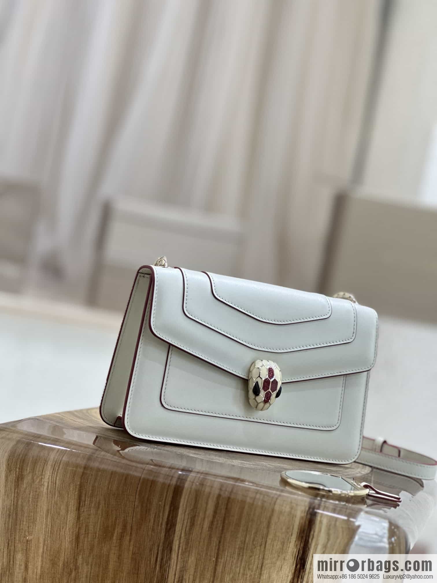 𝘽𝙑𝙇𝙂𝘼𝙍𝙄𝙎𝙀𝙍𝙋𝙀𝙉𝙏𝙄𝙁𝙊𝙍𝙀𝙑𝙀𝙍 counter hot-selling series Serpenti Forever exquisite crossbody bag Model: 38102