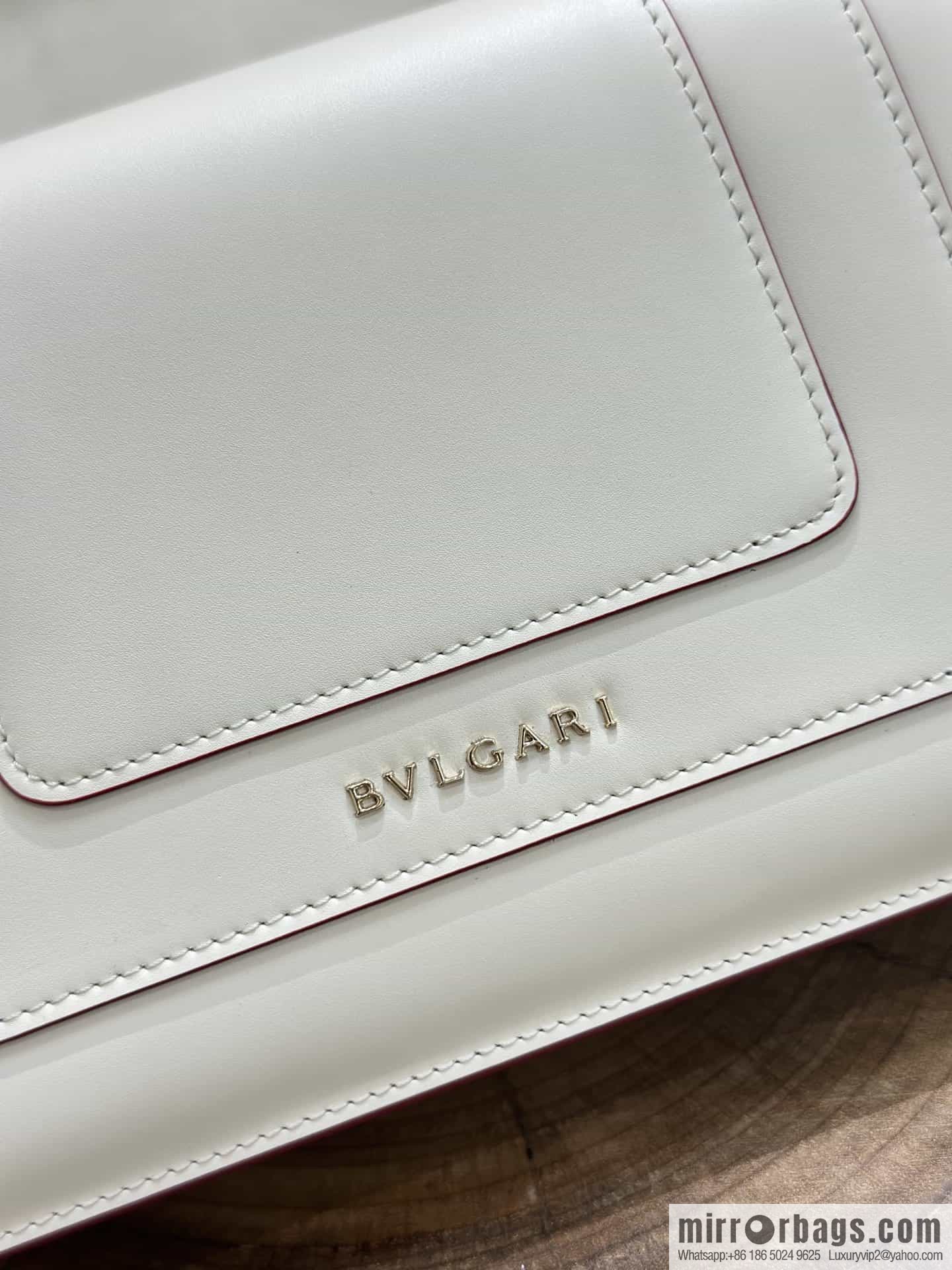 𝘽𝙑𝙇𝙂𝘼𝙍𝙄𝙎𝙀𝙍𝙋𝙀𝙉𝙏𝙄𝙁𝙊𝙍𝙀𝙑𝙀𝙍 counter hot-selling series Serpenti Forever exquisite crossbody bag Model: 38102
