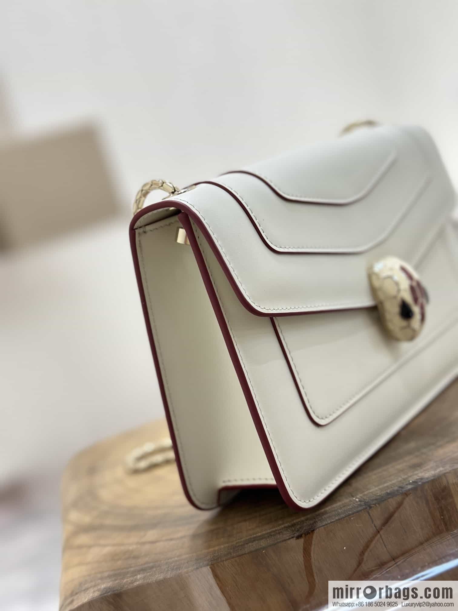 𝘽𝙑𝙇𝙂𝘼𝙍𝙄𝙎𝙀𝙍𝙋𝙀𝙉𝙏𝙄𝙁𝙊𝙍𝙀𝙑𝙀𝙍 counter hot-selling series Serpenti Forever exquisite crossbody bag Model: 38102