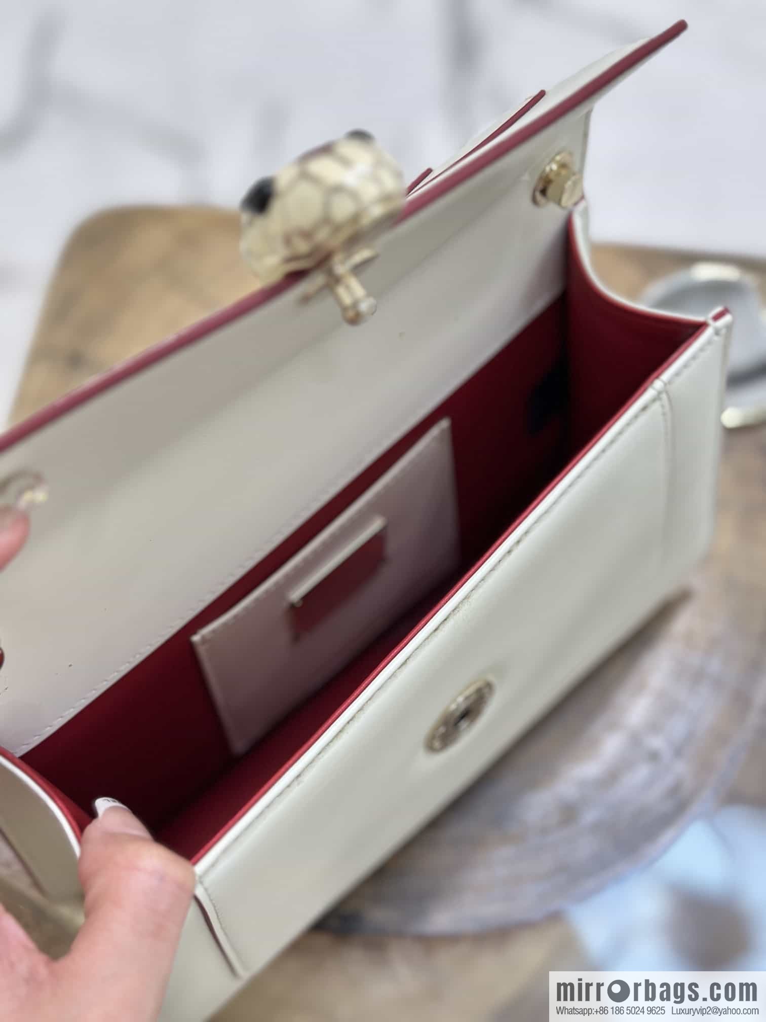 𝘽𝙑𝙇𝙂𝘼𝙍𝙄𝙎𝙀𝙍𝙋𝙀𝙉𝙏𝙄𝙁𝙊𝙍𝙀𝙑𝙀𝙍 counter hot-selling series Serpenti Forever exquisite crossbody bag Model: 38102