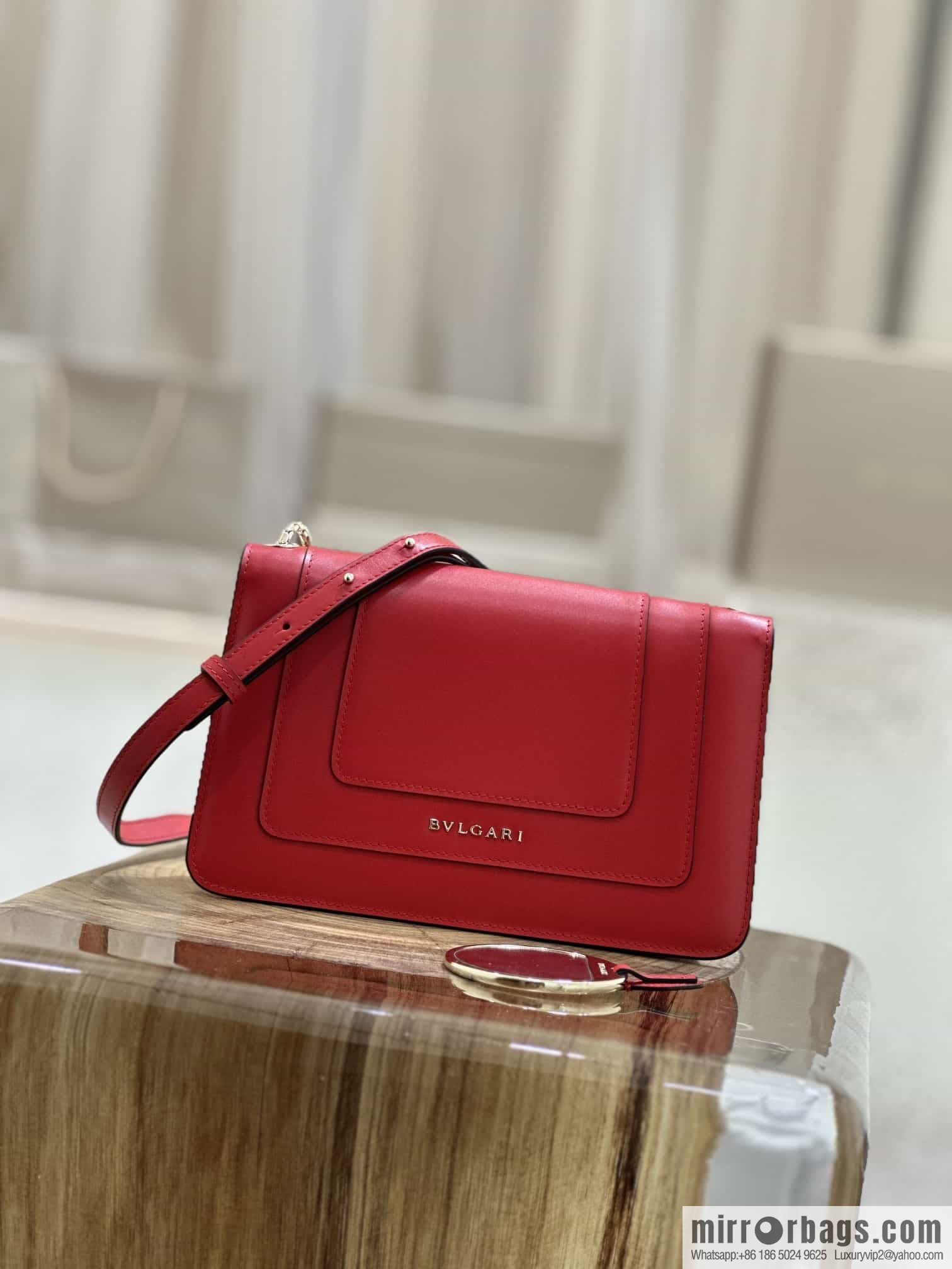 𝘽𝙑𝙇𝙂𝘼𝙍𝙄𝙎𝙀𝙍𝙋𝙀𝙉𝙏𝙄𝙁𝙊𝙍𝙀𝙑𝙀𝙍 counter hot-selling series Serpenti Forever exquisite crossbody bag Model: 38102