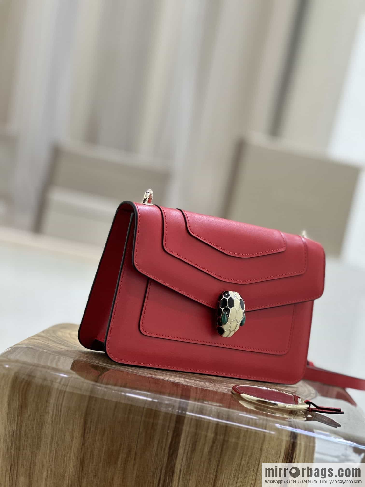 𝘽𝙑𝙇𝙂𝘼𝙍𝙄𝙎𝙀𝙍𝙋𝙀𝙉𝙏𝙄𝙁𝙊𝙍𝙀𝙑𝙀𝙍 counter hot-selling series Serpenti Forever exquisite crossbody bag Model: 38102