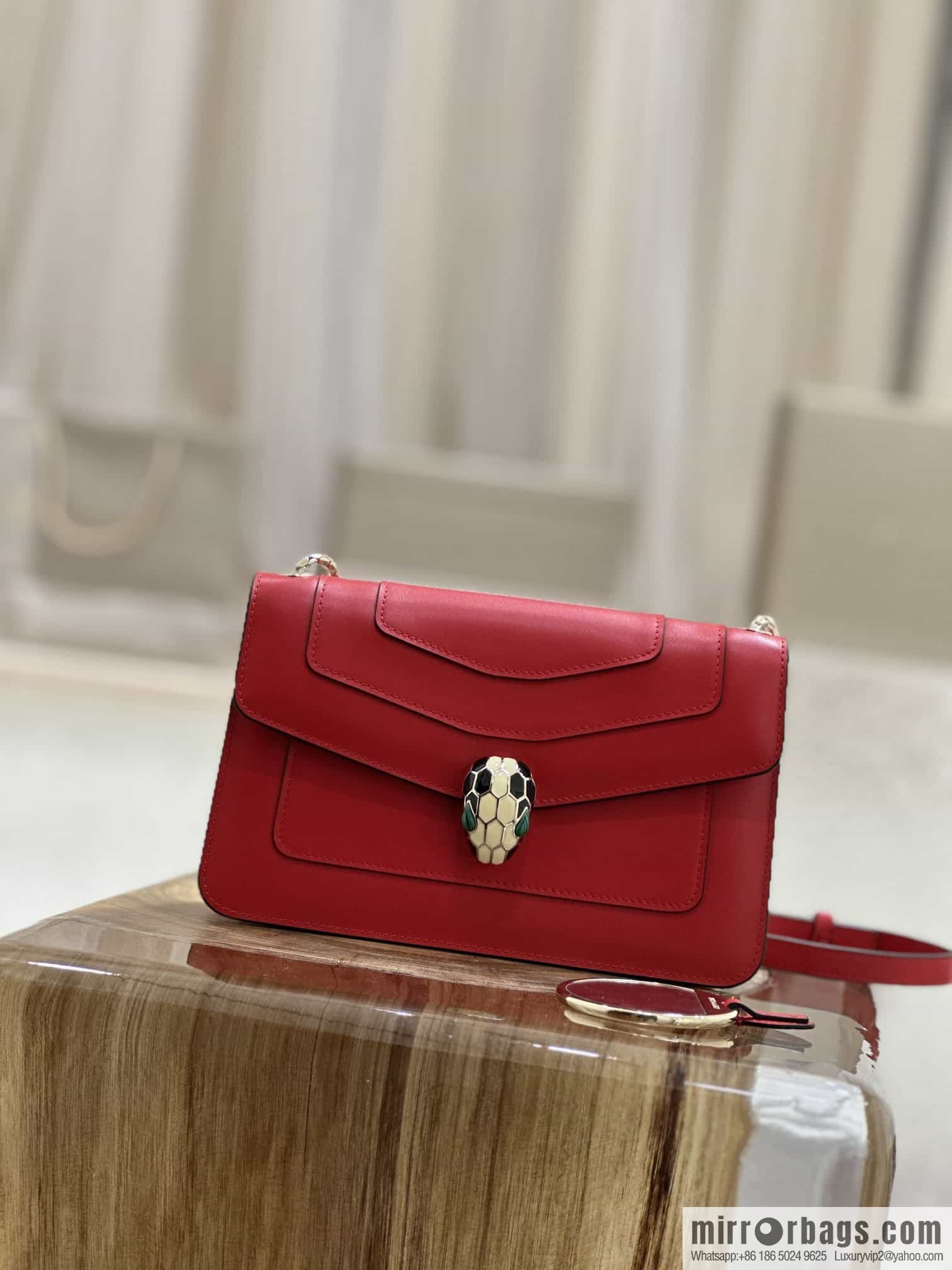 𝘽𝙑𝙇𝙂𝘼𝙍𝙄𝙎𝙀𝙍𝙋𝙀𝙉𝙏𝙄𝙁𝙊𝙍𝙀𝙑𝙀𝙍 counter hot-selling series Serpenti Forever exquisite crossbody bag Model: 38102