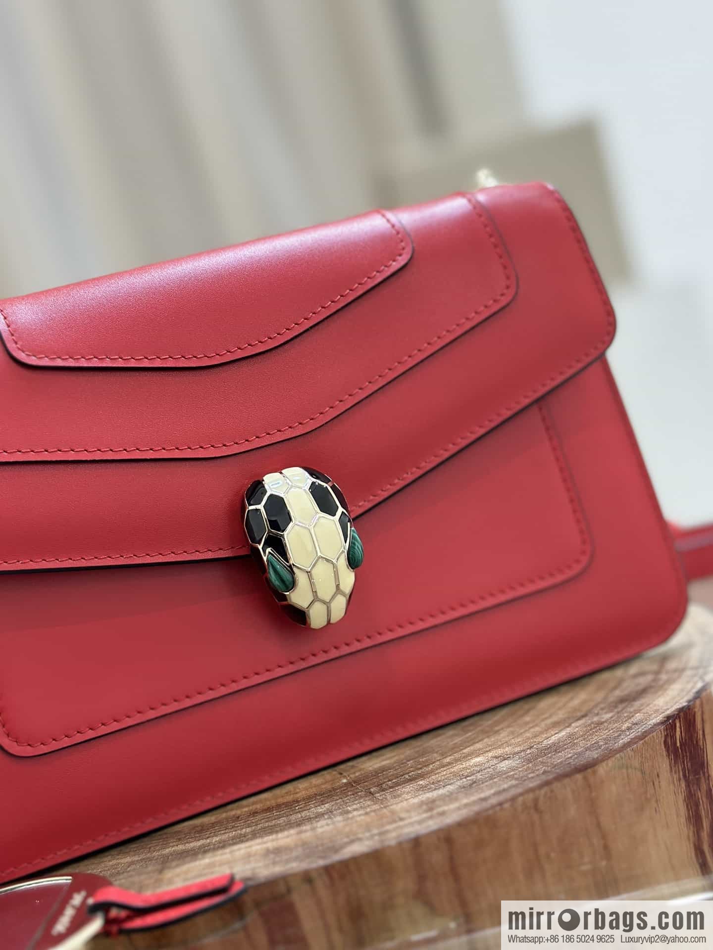 𝘽𝙑𝙇𝙂𝘼𝙍𝙄𝙎𝙀𝙍𝙋𝙀𝙉𝙏𝙄𝙁𝙊𝙍𝙀𝙑𝙀𝙍 counter hot-selling series Serpenti Forever exquisite crossbody bag Model: 38102