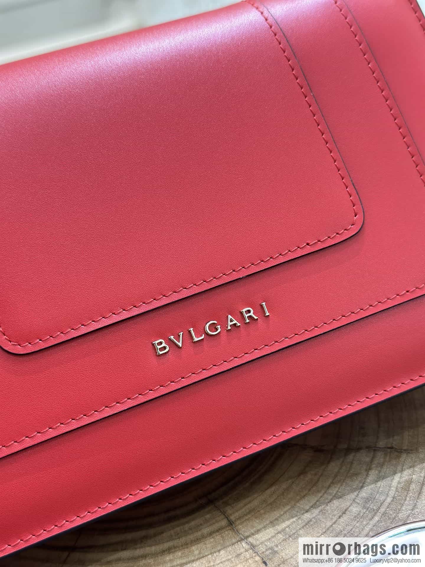 𝘽𝙑𝙇𝙂𝘼𝙍𝙄𝙎𝙀𝙍𝙋𝙀𝙉𝙏𝙄𝙁𝙊𝙍𝙀𝙑𝙀𝙍 counter hot-selling series Serpenti Forever exquisite crossbody bag Model: 38102