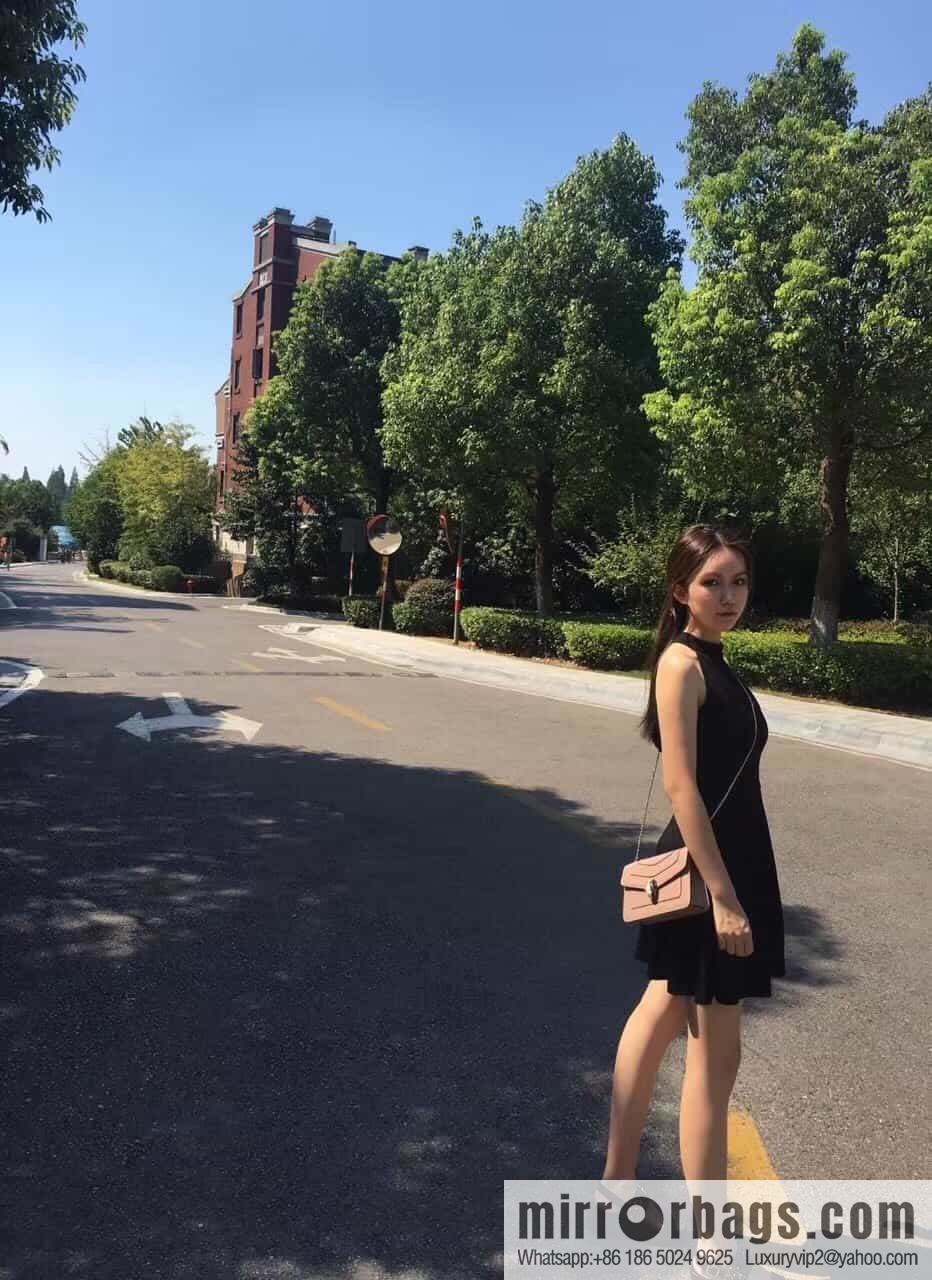 𝘽𝙑𝙇𝙂𝘼𝙍𝙄𝙎𝙀𝙍𝙋𝙀𝙉𝙏𝙄𝙁𝙊𝙍𝙀𝙑𝙀𝙍 counter hot-selling series Serpenti Forever exquisite crossbody bag Model: 38102