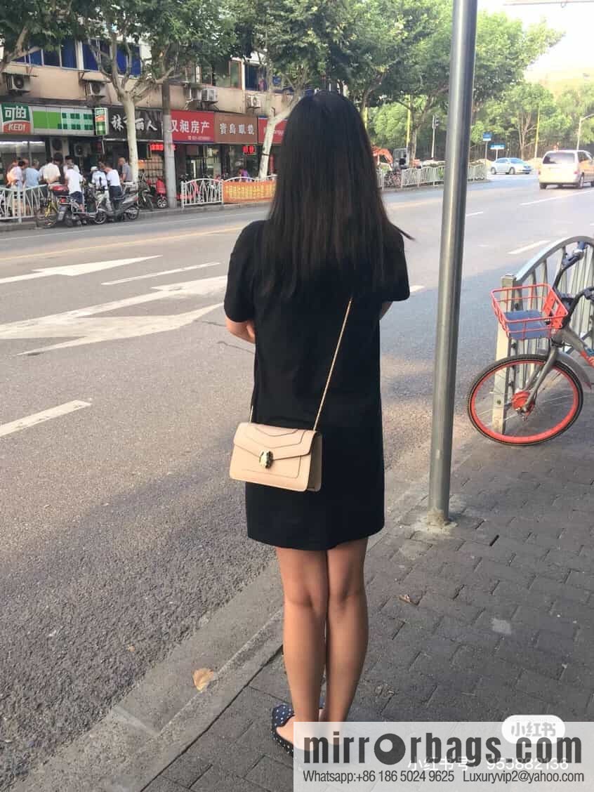 𝘽𝙑𝙇𝙂𝘼𝙍𝙄𝙎𝙀𝙍𝙋𝙀𝙉𝙏𝙄𝙁𝙊𝙍𝙀𝙑𝙀𝙍 counter hot-selling series Serpenti Forever exquisite crossbody bag Model: 38102