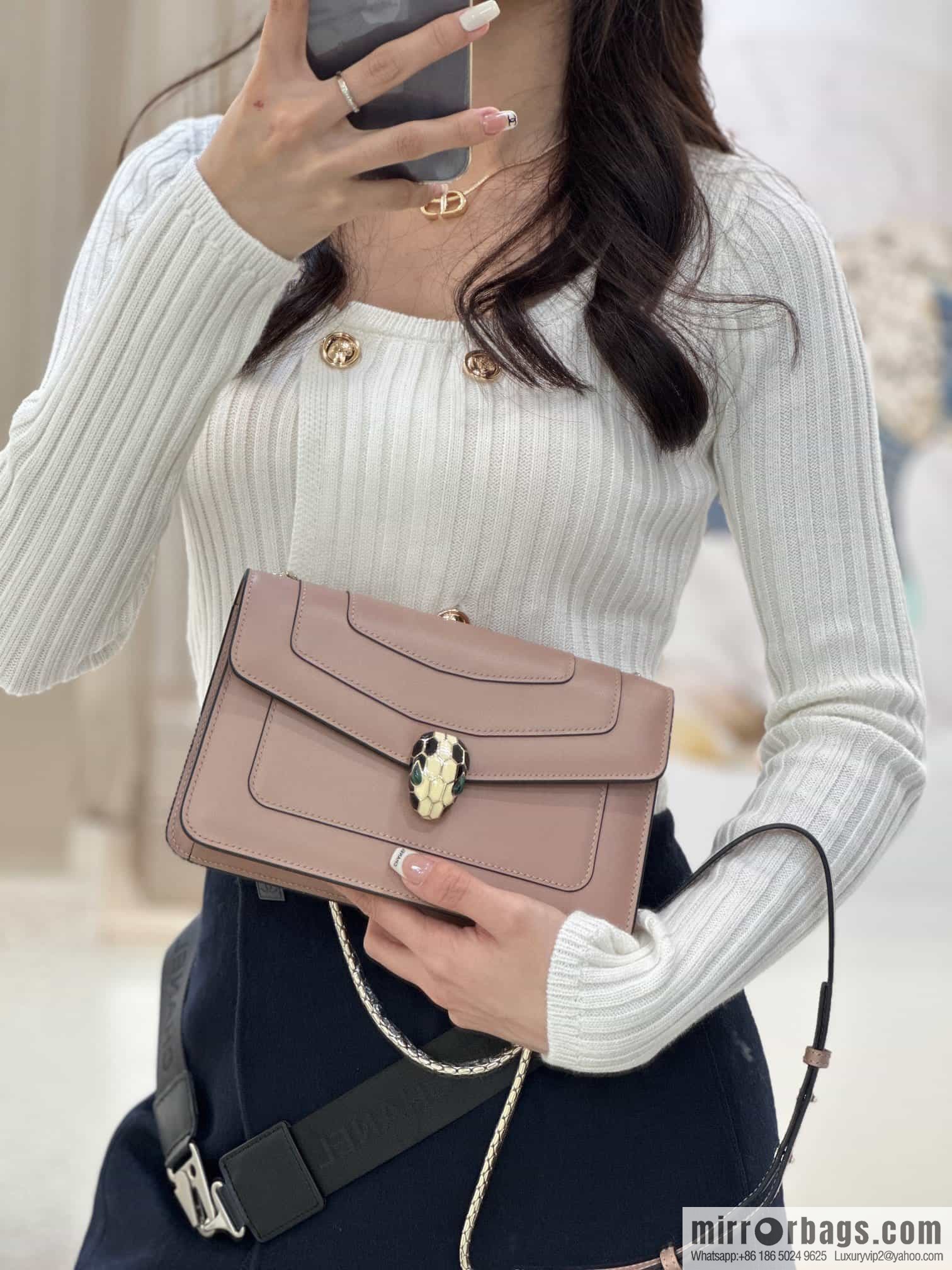 𝘽𝙑𝙇𝙂𝘼𝙍𝙄𝙎𝙀𝙍𝙋𝙀𝙉𝙏𝙄𝙁𝙊𝙍𝙀𝙑𝙀𝙍 counter hot-selling series Serpenti Forever exquisite crossbody bag Model: 38102