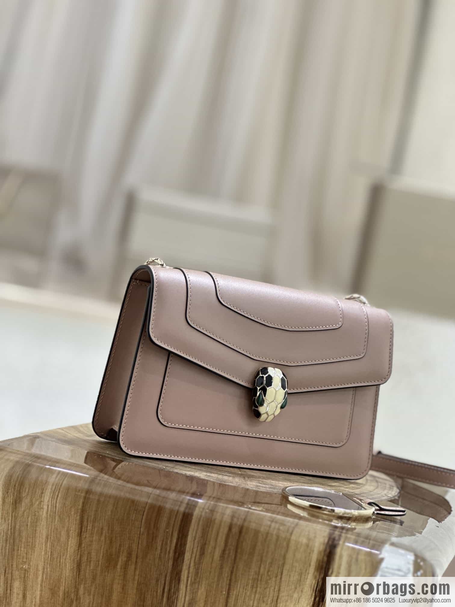 𝘽𝙑𝙇𝙂𝘼𝙍𝙄𝙎𝙀𝙍𝙋𝙀𝙉𝙏𝙄𝙁𝙊𝙍𝙀𝙑𝙀𝙍 counter hot-selling series Serpenti Forever exquisite crossbody bag Model: 38102