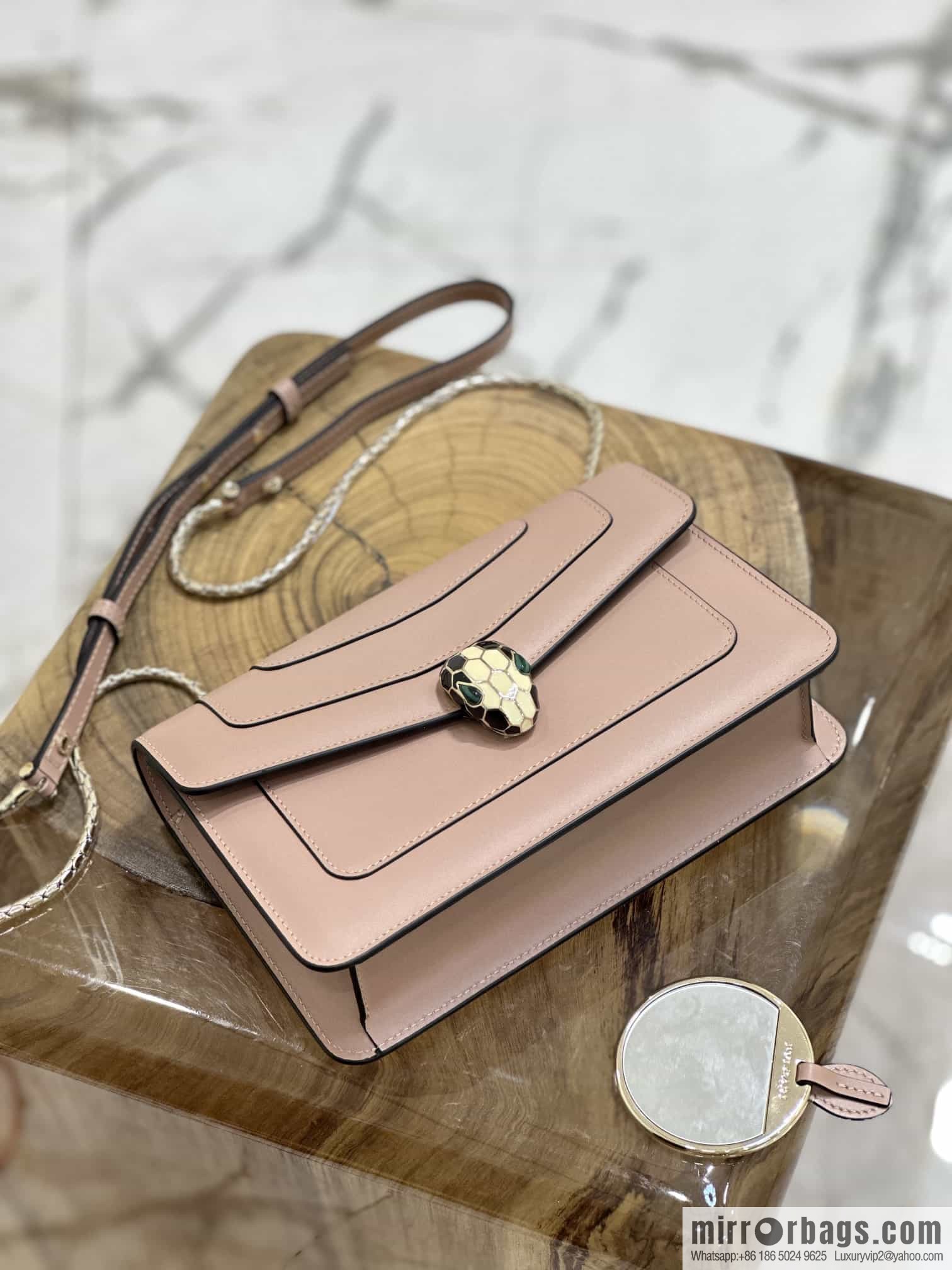 𝘽𝙑𝙇𝙂𝘼𝙍𝙄𝙎𝙀𝙍𝙋𝙀𝙉𝙏𝙄𝙁𝙊𝙍𝙀𝙑𝙀𝙍 counter hot-selling series Serpenti Forever exquisite crossbody bag Model: 38102