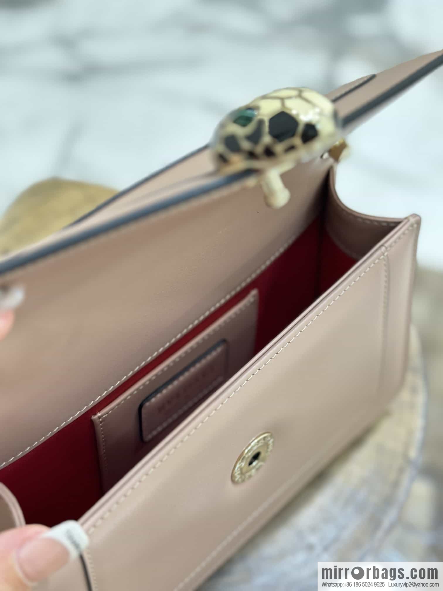 𝘽𝙑𝙇𝙂𝘼𝙍𝙄𝙎𝙀𝙍𝙋𝙀𝙉𝙏𝙄𝙁𝙊𝙍𝙀𝙑𝙀𝙍 counter hot-selling series Serpenti Forever exquisite crossbody bag Model: 38102