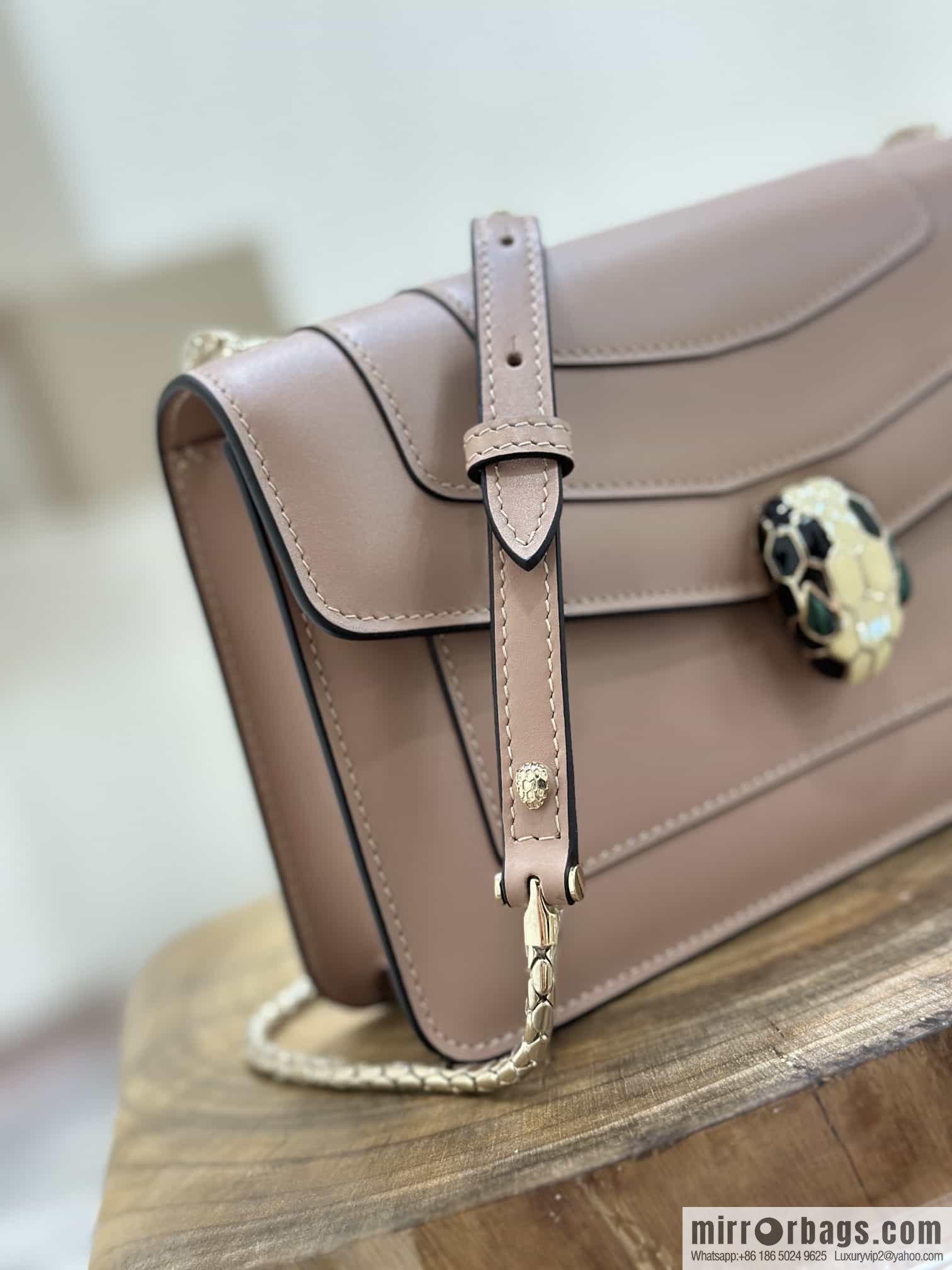 𝘽𝙑𝙇𝙂𝘼𝙍𝙄𝙎𝙀𝙍𝙋𝙀𝙉𝙏𝙄𝙁𝙊𝙍𝙀𝙑𝙀𝙍 counter hot-selling series Serpenti Forever exquisite crossbody bag Model: 38102
