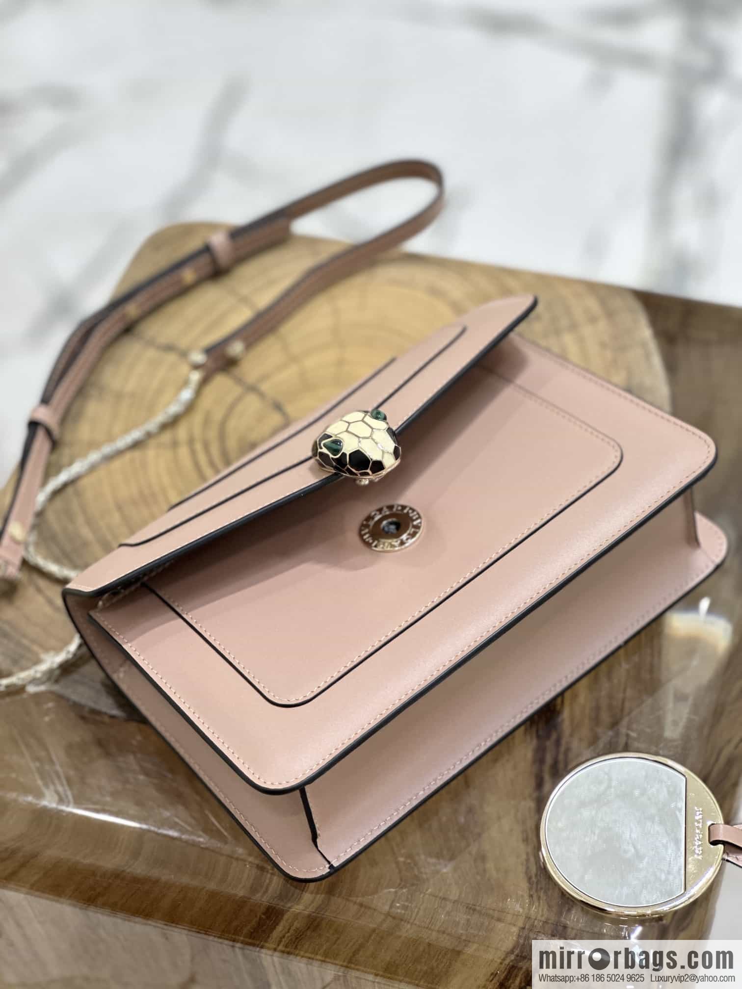 𝘽𝙑𝙇𝙂𝘼𝙍𝙄𝙎𝙀𝙍𝙋𝙀𝙉𝙏𝙄𝙁𝙊𝙍𝙀𝙑𝙀𝙍 counter hot-selling series Serpenti Forever exquisite crossbody bag Model: 38102