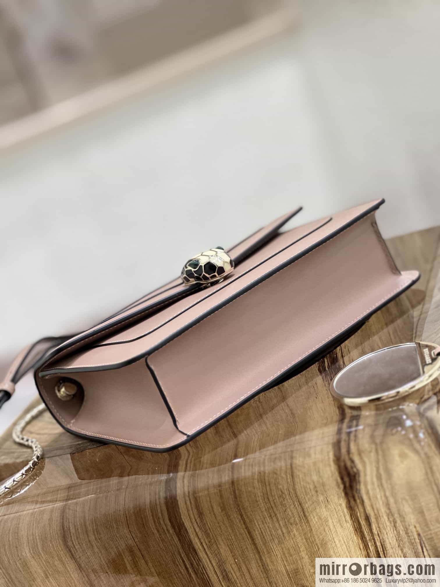 𝘽𝙑𝙇𝙂𝘼𝙍𝙄𝙎𝙀𝙍𝙋𝙀𝙉𝙏𝙄𝙁𝙊𝙍𝙀𝙑𝙀𝙍 counter hot-selling series Serpenti Forever exquisite crossbody bag Model: 38102
