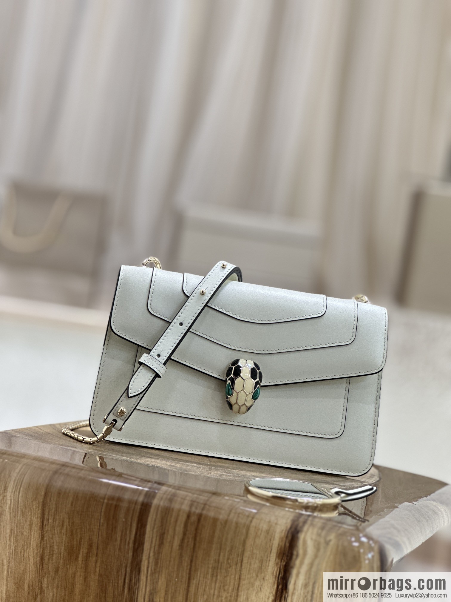 𝘽𝙑𝙇𝙂𝘼𝙍𝙄𝙎𝙀𝙍𝙋𝙀𝙉𝙏𝙄𝙁𝙊𝙍𝙀𝙑𝙀𝙍 counter hot-selling series Serpenti Forever exquisite crossbody bag Model: 38102