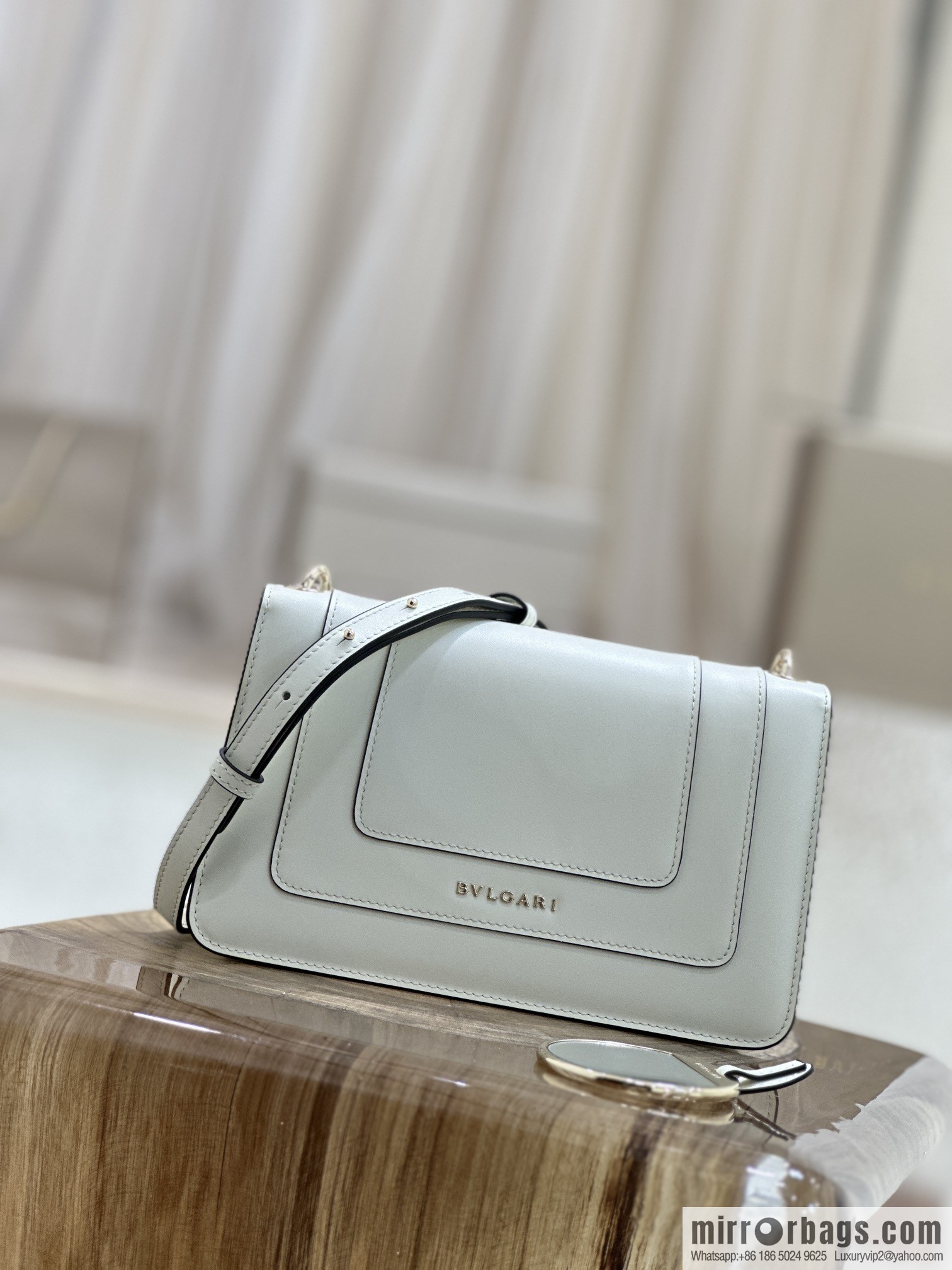 𝘽𝙑𝙇𝙂𝘼𝙍𝙄𝙎𝙀𝙍𝙋𝙀𝙉𝙏𝙄𝙁𝙊𝙍𝙀𝙑𝙀𝙍 counter hot-selling series Serpenti Forever exquisite crossbody bag Model: 38102