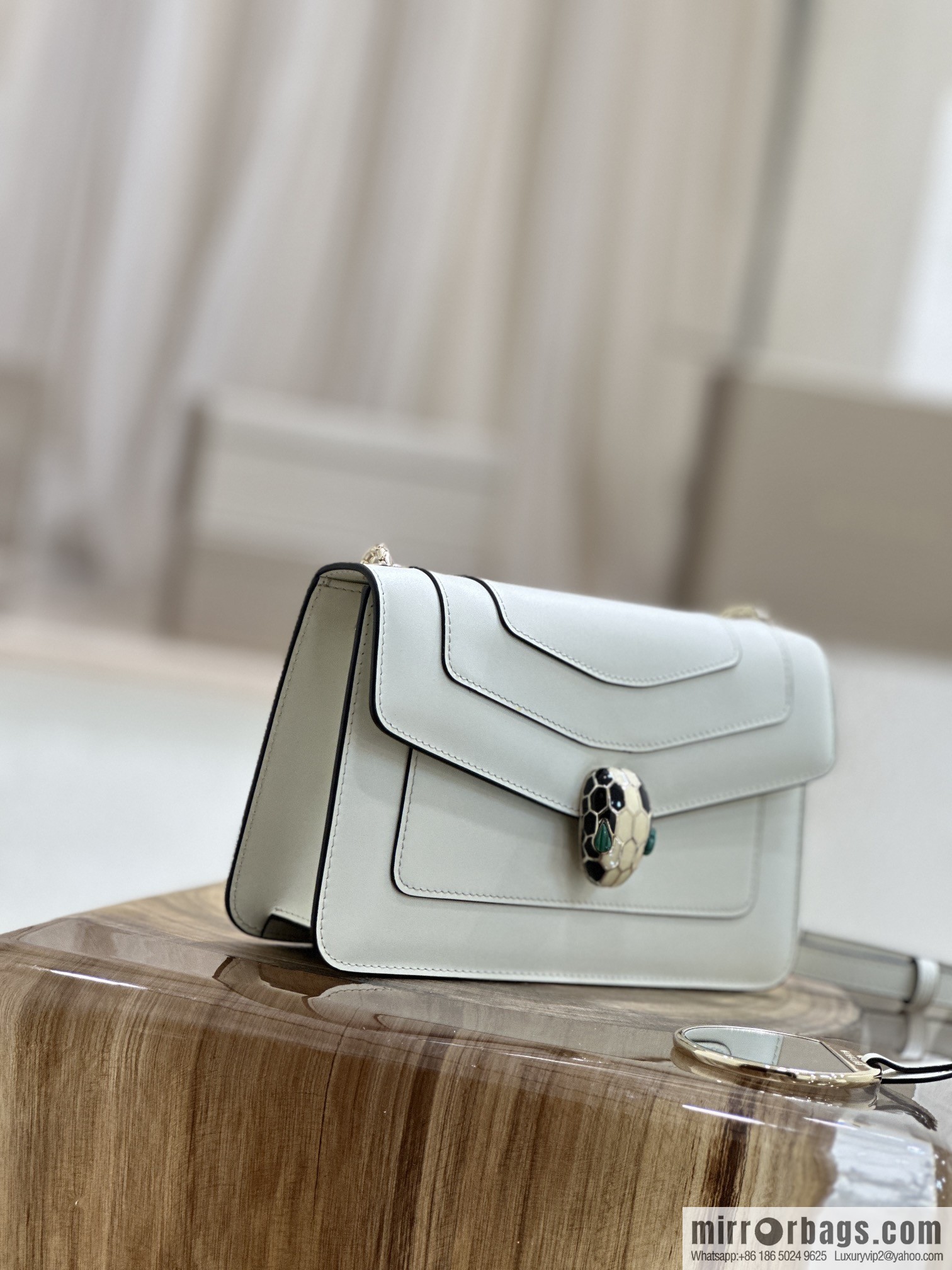 𝘽𝙑𝙇𝙂𝘼𝙍𝙄𝙎𝙀𝙍𝙋𝙀𝙉𝙏𝙄𝙁𝙊𝙍𝙀𝙑𝙀𝙍 counter hot-selling series Serpenti Forever exquisite crossbody bag Model: 38102