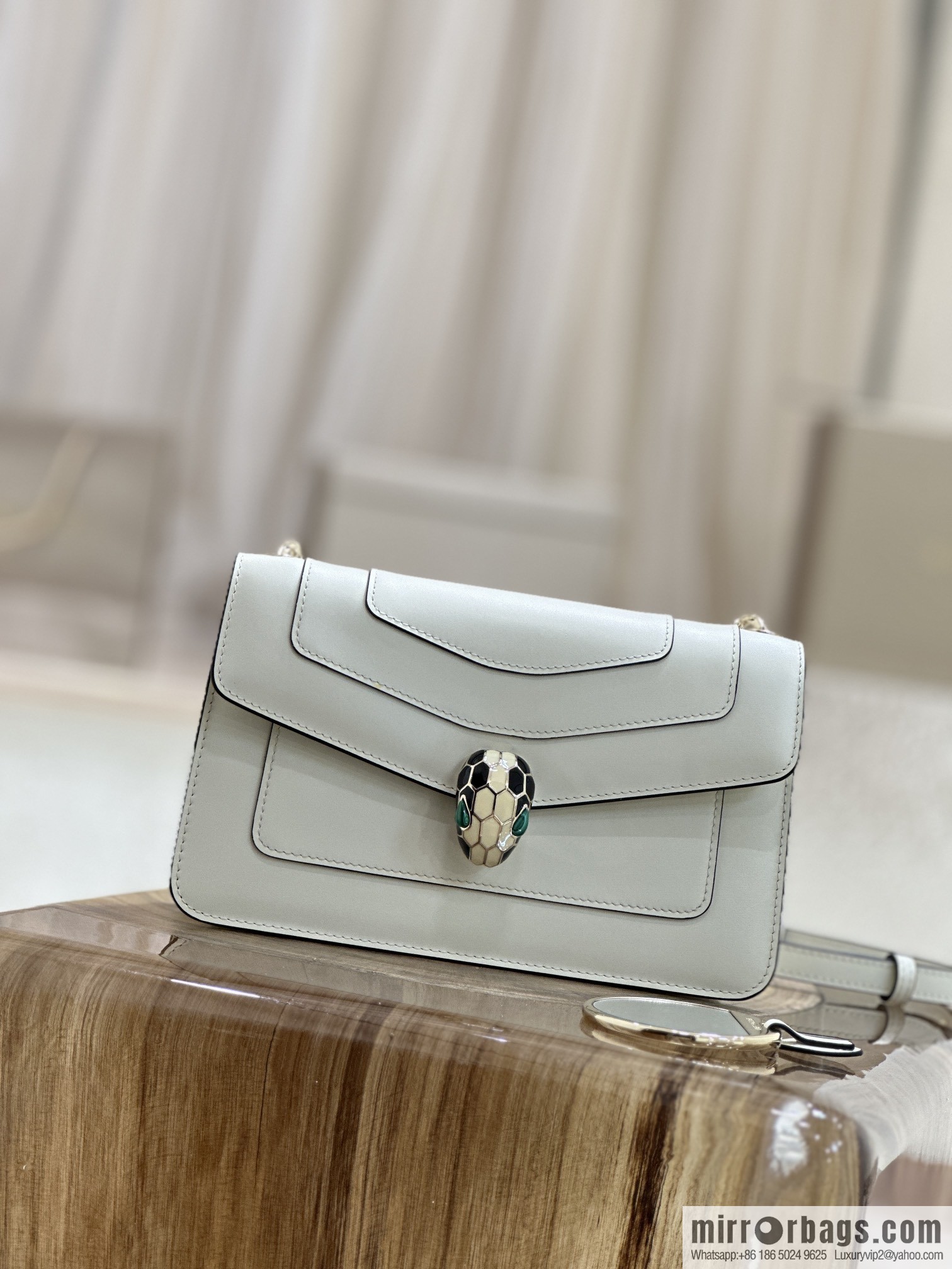𝘽𝙑𝙇𝙂𝘼𝙍𝙄𝙎𝙀𝙍𝙋𝙀𝙉𝙏𝙄𝙁𝙊𝙍𝙀𝙑𝙀𝙍 counter hot-selling series Serpenti Forever exquisite crossbody bag Model: 38102