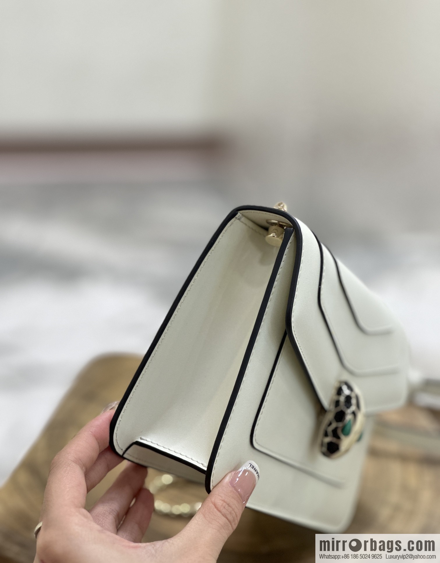 𝘽𝙑𝙇𝙂𝘼𝙍𝙄𝙎𝙀𝙍𝙋𝙀𝙉𝙏𝙄𝙁𝙊𝙍𝙀𝙑𝙀𝙍 counter hot-selling series Serpenti Forever exquisite crossbody bag Model: 38102
