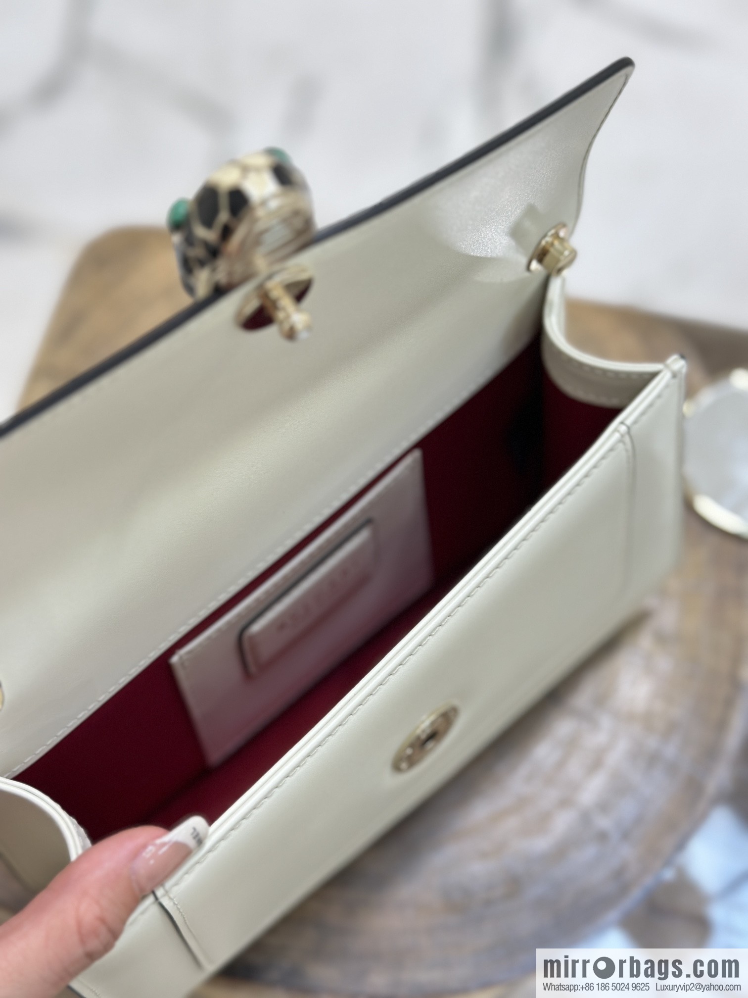 𝘽𝙑𝙇𝙂𝘼𝙍𝙄𝙎𝙀𝙍𝙋𝙀𝙉𝙏𝙄𝙁𝙊𝙍𝙀𝙑𝙀𝙍 counter hot-selling series Serpenti Forever exquisite crossbody bag Model: 38102