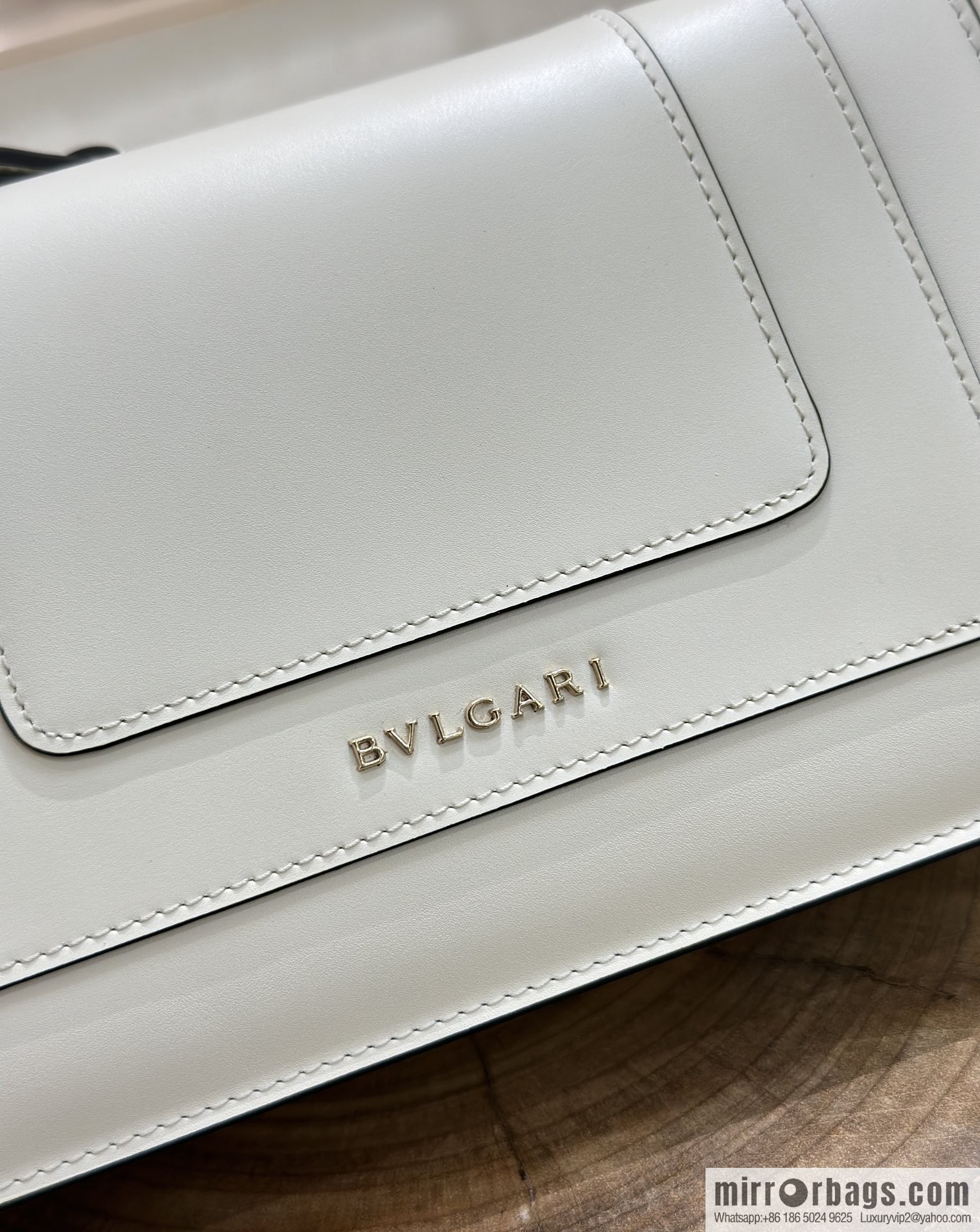 𝘽𝙑𝙇𝙂𝘼𝙍𝙄𝙎𝙀𝙍𝙋𝙀𝙉𝙏𝙄𝙁𝙊𝙍𝙀𝙑𝙀𝙍 counter hot-selling series Serpenti Forever exquisite crossbody bag Model: 38102
