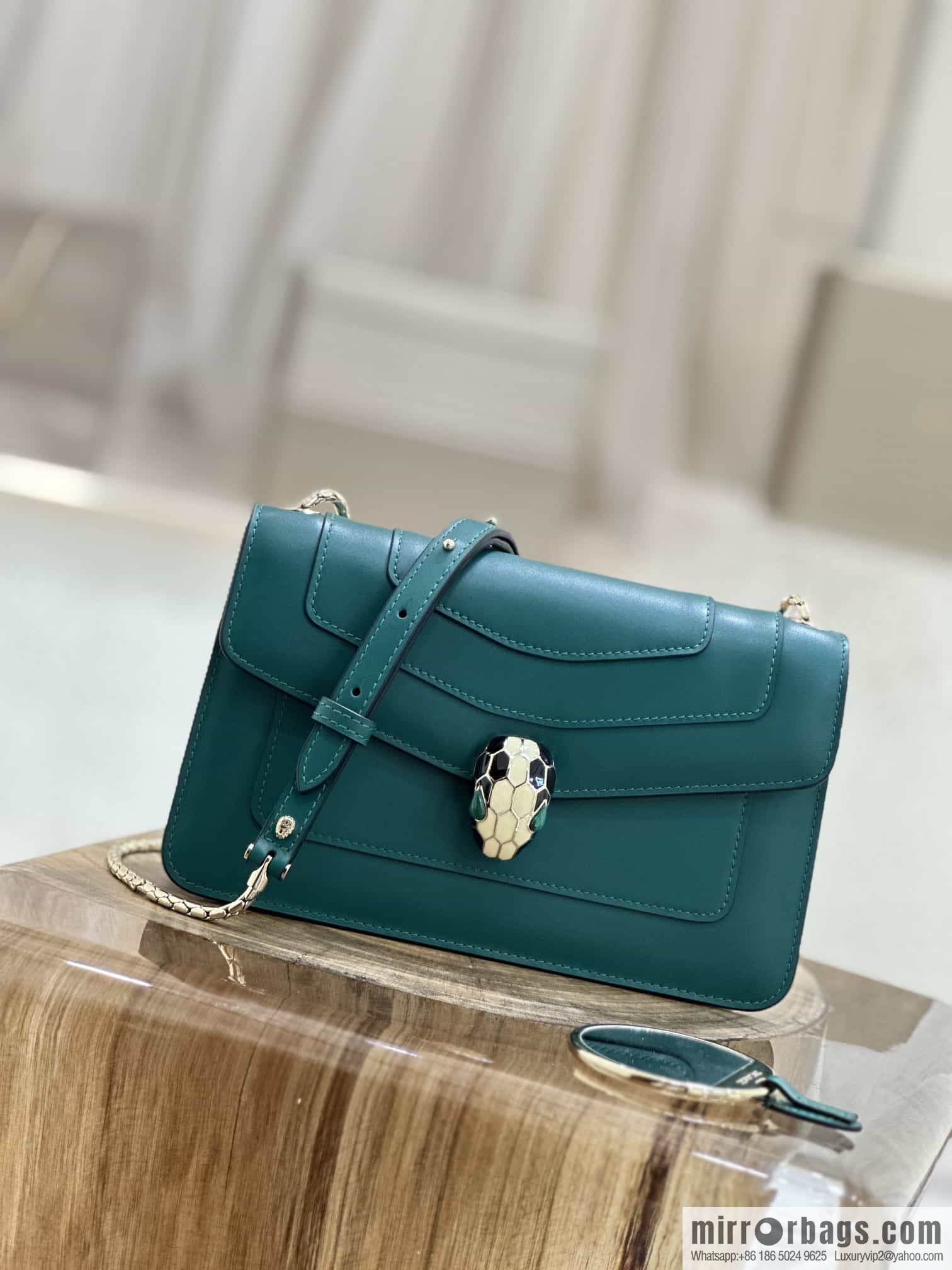 𝘽𝙑𝙇𝙂𝘼𝙍𝙄𝙎𝙀𝙍𝙋𝙀𝙉𝙏𝙄𝙁𝙊𝙍𝙀𝙑𝙀𝙍 counter hot-selling series Serpenti Forever exquisite crossbody bag Model: 38102