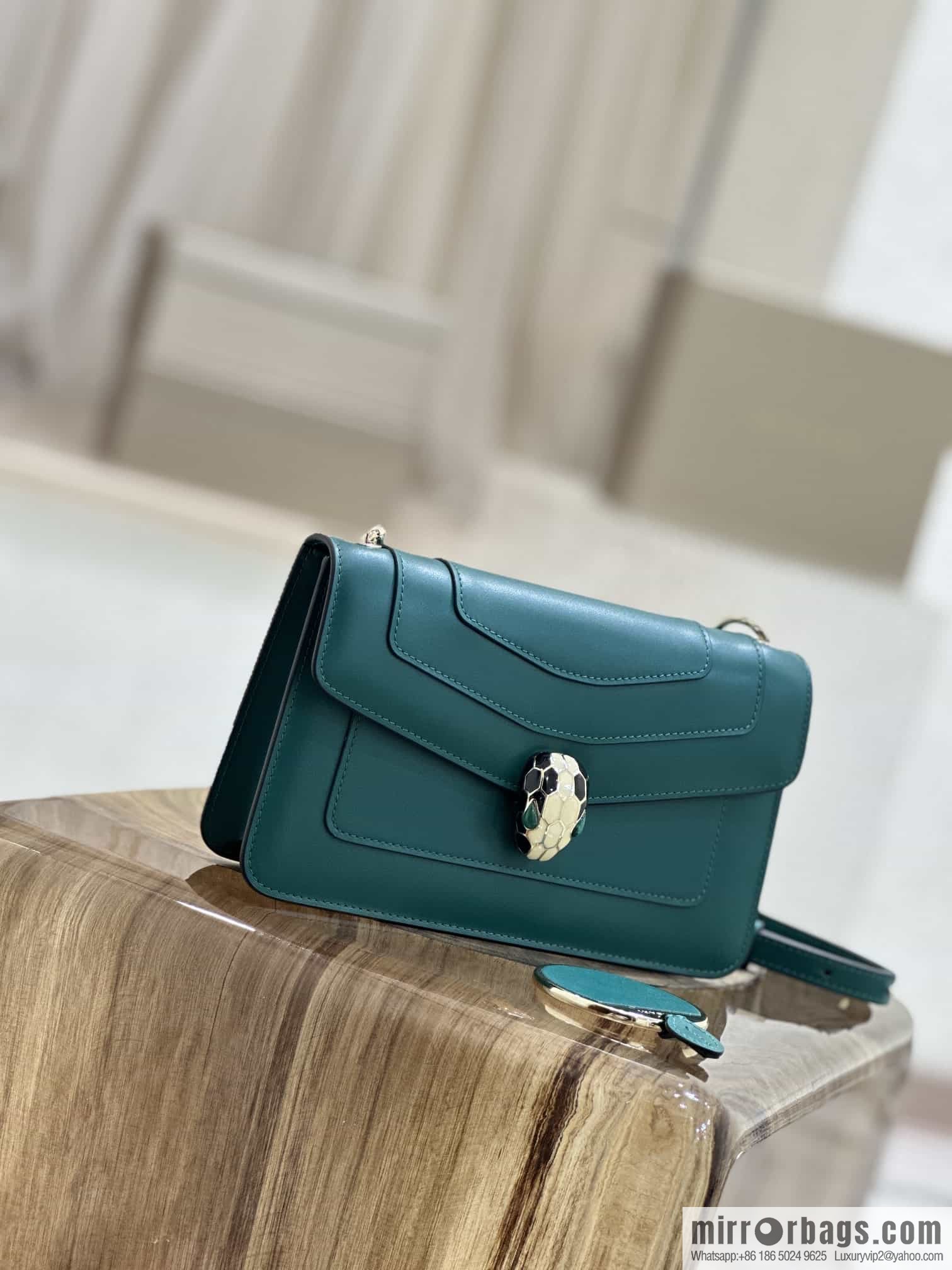 𝘽𝙑𝙇𝙂𝘼𝙍𝙄𝙎𝙀𝙍𝙋𝙀𝙉𝙏𝙄𝙁𝙊𝙍𝙀𝙑𝙀𝙍 counter hot-selling series Serpenti Forever exquisite crossbody bag Model: 38102