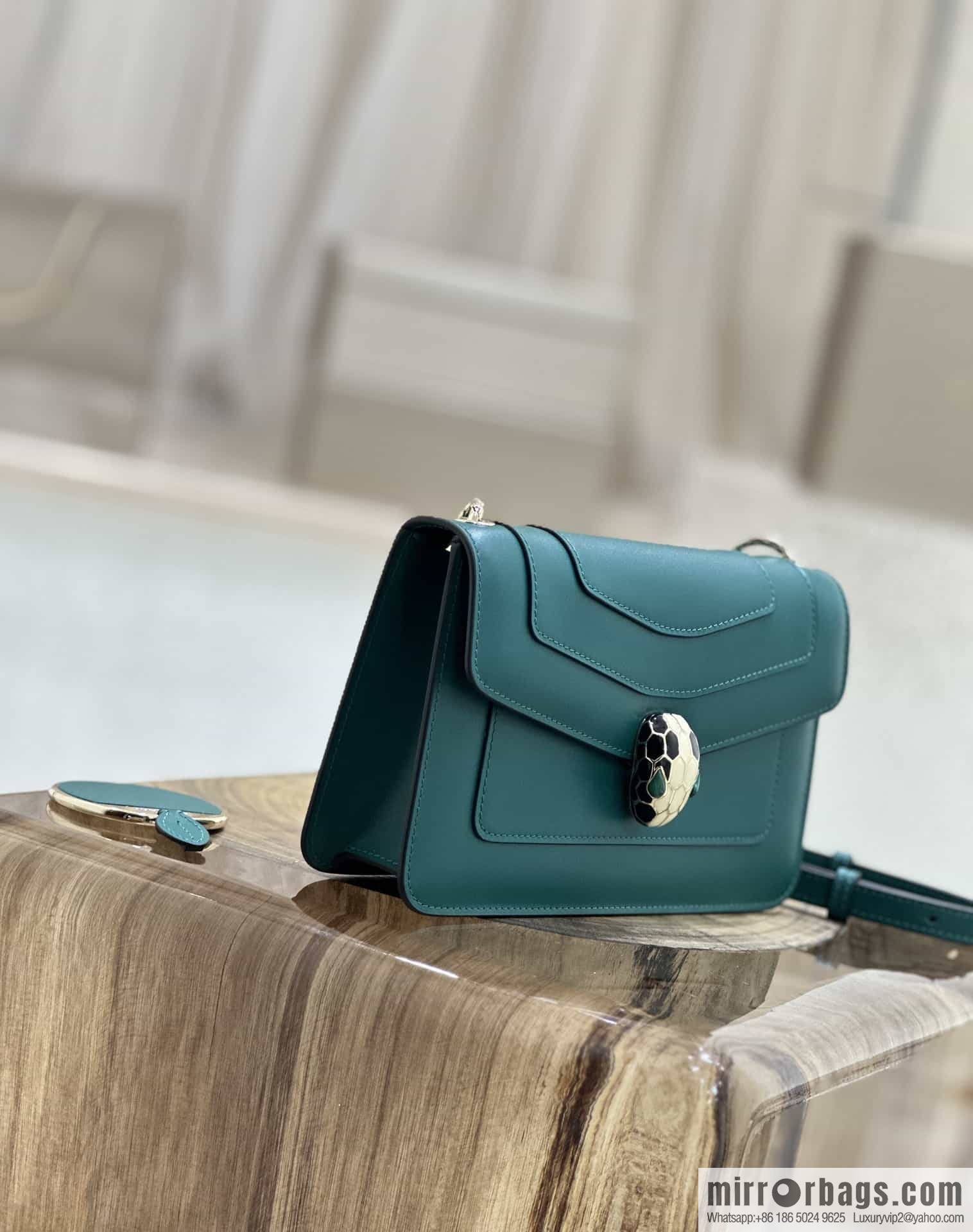 𝘽𝙑𝙇𝙂𝘼𝙍𝙄𝙎𝙀𝙍𝙋𝙀𝙉𝙏𝙄𝙁𝙊𝙍𝙀𝙑𝙀𝙍 counter hot-selling series Serpenti Forever exquisite crossbody bag Model: 38102