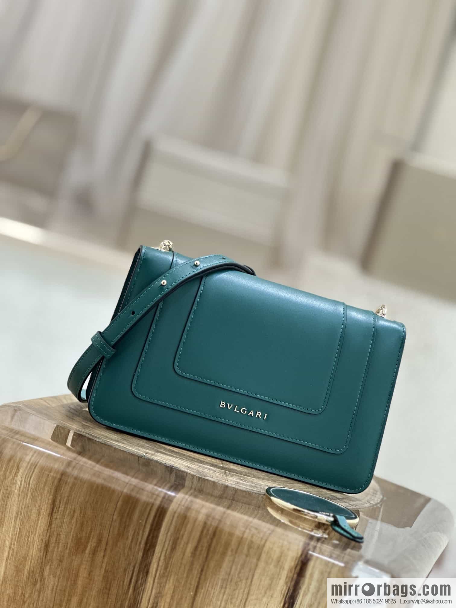 𝘽𝙑𝙇𝙂𝘼𝙍𝙄𝙎𝙀𝙍𝙋𝙀𝙉𝙏𝙄𝙁𝙊𝙍𝙀𝙑𝙀𝙍 counter hot-selling series Serpenti Forever exquisite crossbody bag Model: 38102