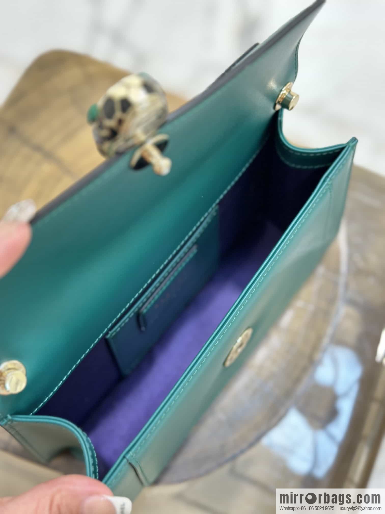 𝘽𝙑𝙇𝙂𝘼𝙍𝙄𝙎𝙀𝙍𝙋𝙀𝙉𝙏𝙄𝙁𝙊𝙍𝙀𝙑𝙀𝙍 counter hot-selling series Serpenti Forever exquisite crossbody bag Model: 38102