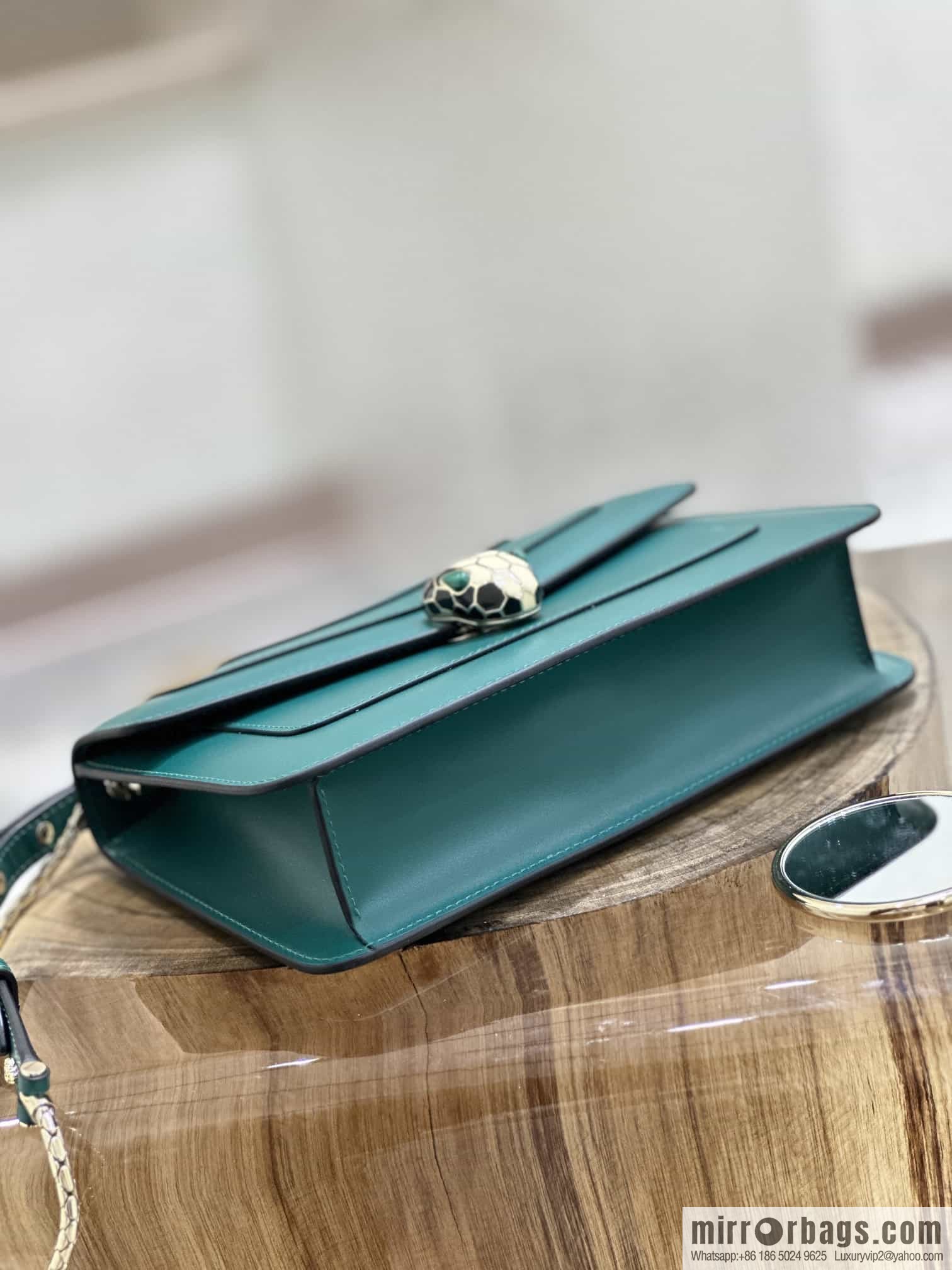 𝘽𝙑𝙇𝙂𝘼𝙍𝙄𝙎𝙀𝙍𝙋𝙀𝙉𝙏𝙄𝙁𝙊𝙍𝙀𝙑𝙀𝙍 counter hot-selling series Serpenti Forever exquisite crossbody bag Model: 38102