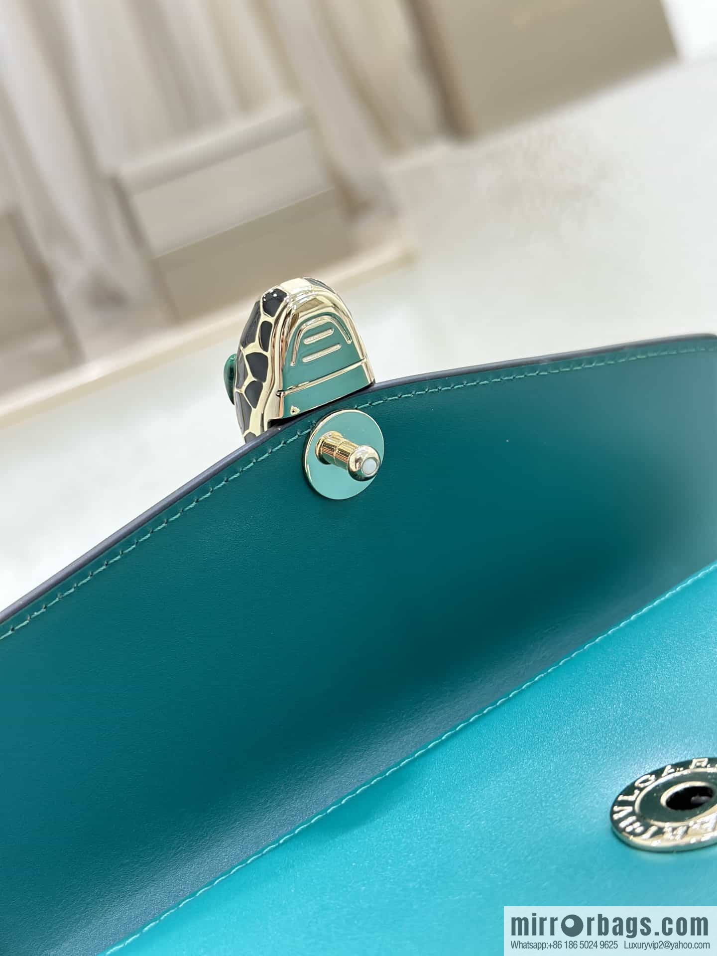 𝘽𝙑𝙇𝙂𝘼𝙍𝙄𝙎𝙀𝙍𝙋𝙀𝙉𝙏𝙄𝙁𝙊𝙍𝙀𝙑𝙀𝙍 counter hot-selling series Serpenti Forever exquisite crossbody bag Model: 38102