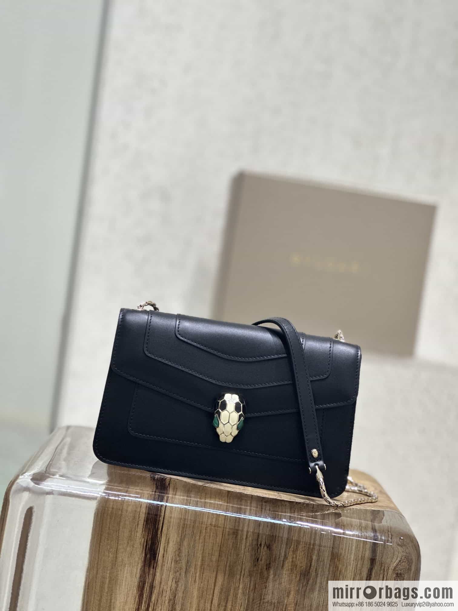 𝘽𝙑𝙇𝙂𝘼𝙍𝙄𝙎𝙀𝙍𝙋𝙀𝙉𝙏𝙄𝙁𝙊𝙍𝙀𝙑𝙀𝙍 counter hot-selling series Serpenti Forever exquisite crossbody bag Model: 38102