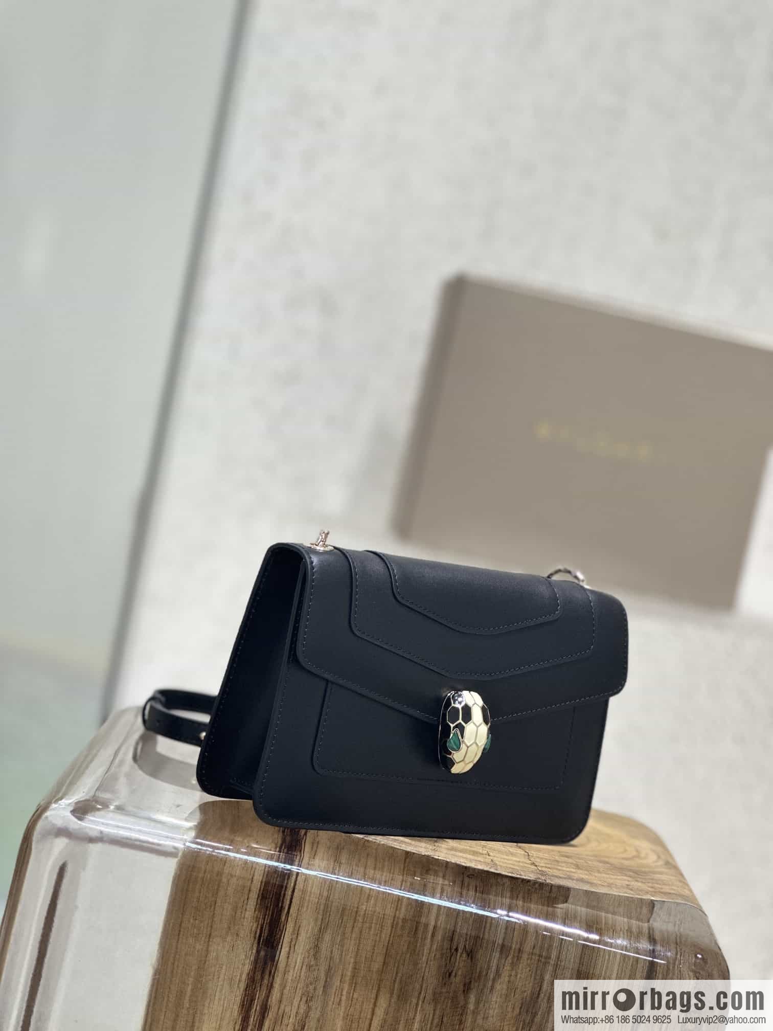 𝘽𝙑𝙇𝙂𝘼𝙍𝙄𝙎𝙀𝙍𝙋𝙀𝙉𝙏𝙄𝙁𝙊𝙍𝙀𝙑𝙀𝙍 counter hot-selling series Serpenti Forever exquisite crossbody bag Model: 38102