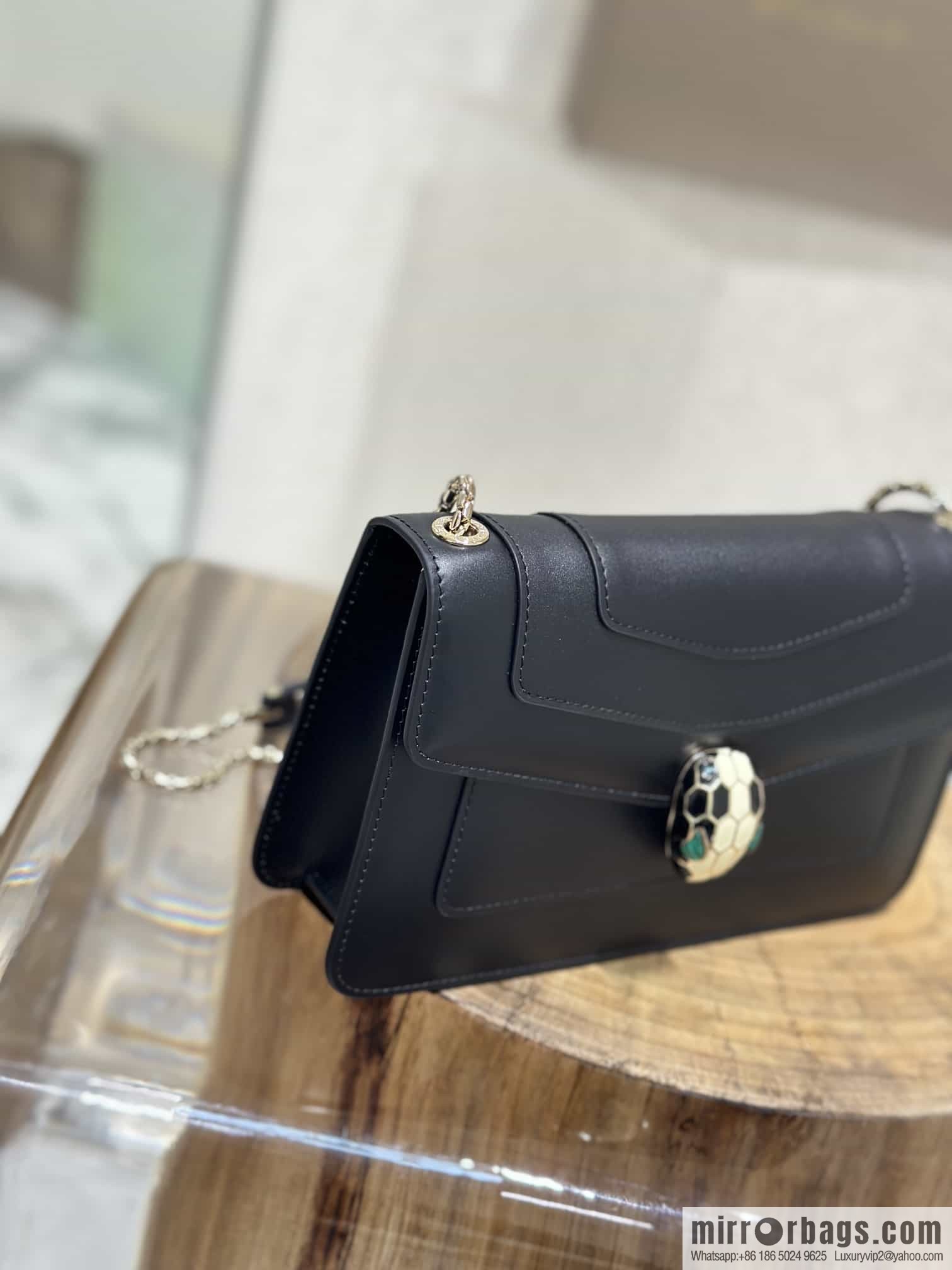 𝘽𝙑𝙇𝙂𝘼𝙍𝙄𝙎𝙀𝙍𝙋𝙀𝙉𝙏𝙄𝙁𝙊𝙍𝙀𝙑𝙀𝙍 counter hot-selling series Serpenti Forever exquisite crossbody bag Model: 38102