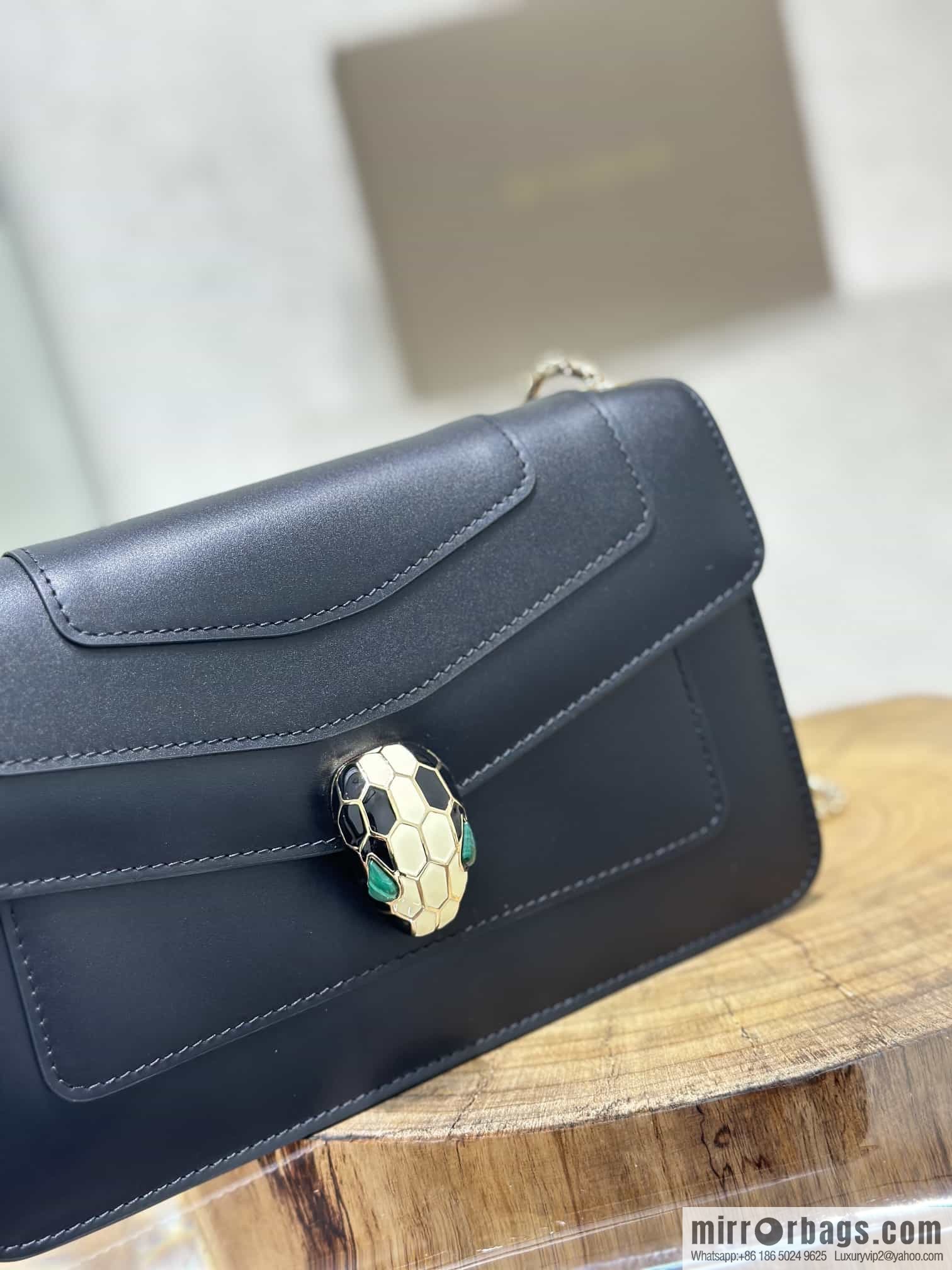 𝘽𝙑𝙇𝙂𝘼𝙍𝙄𝙎𝙀𝙍𝙋𝙀𝙉𝙏𝙄𝙁𝙊𝙍𝙀𝙑𝙀𝙍 counter hot-selling series Serpenti Forever exquisite crossbody bag Model: 38102
