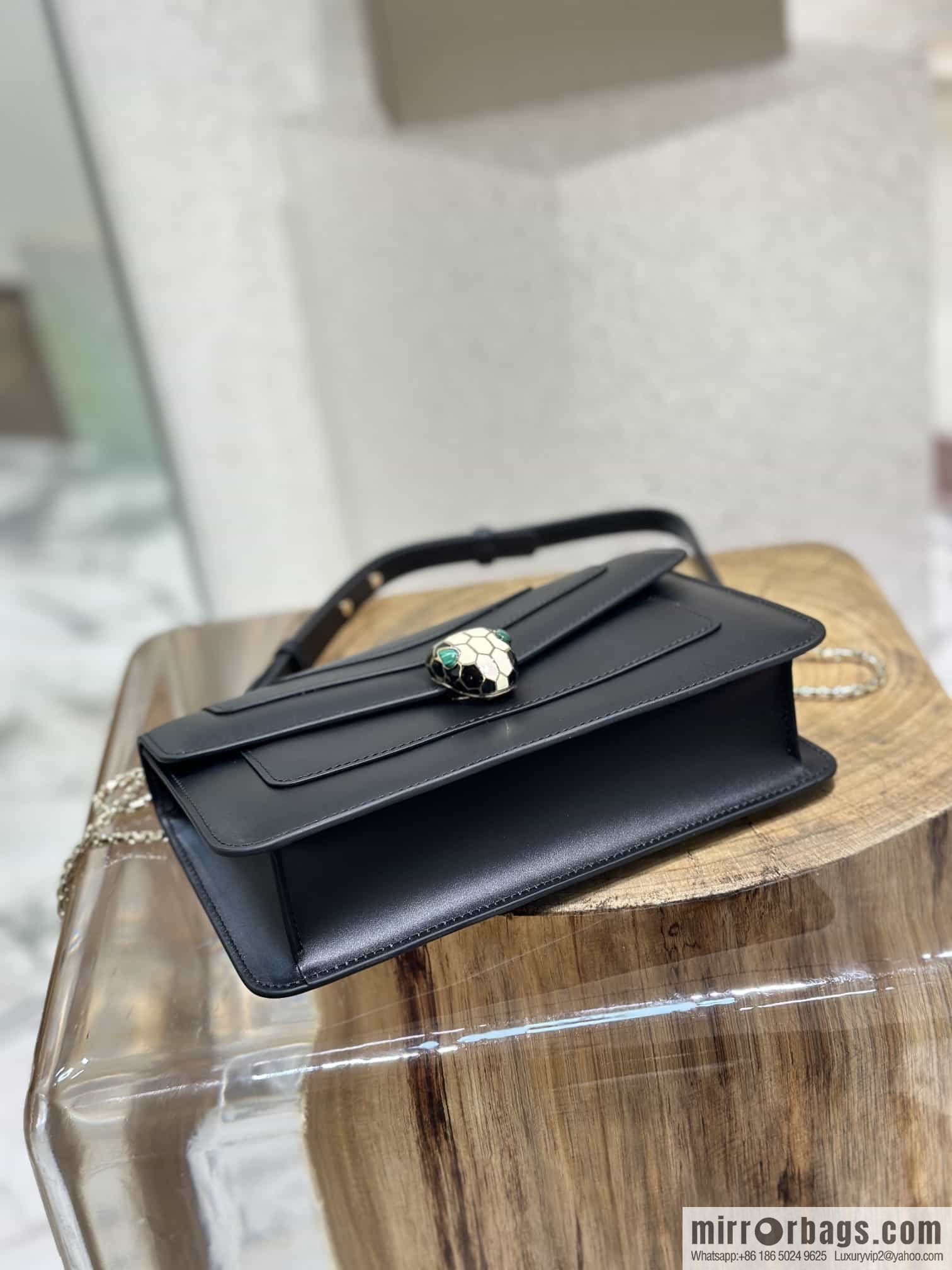 𝘽𝙑𝙇𝙂𝘼𝙍𝙄𝙎𝙀𝙍𝙋𝙀𝙉𝙏𝙄𝙁𝙊𝙍𝙀𝙑𝙀𝙍 counter hot-selling series Serpenti Forever exquisite crossbody bag Model: 38102