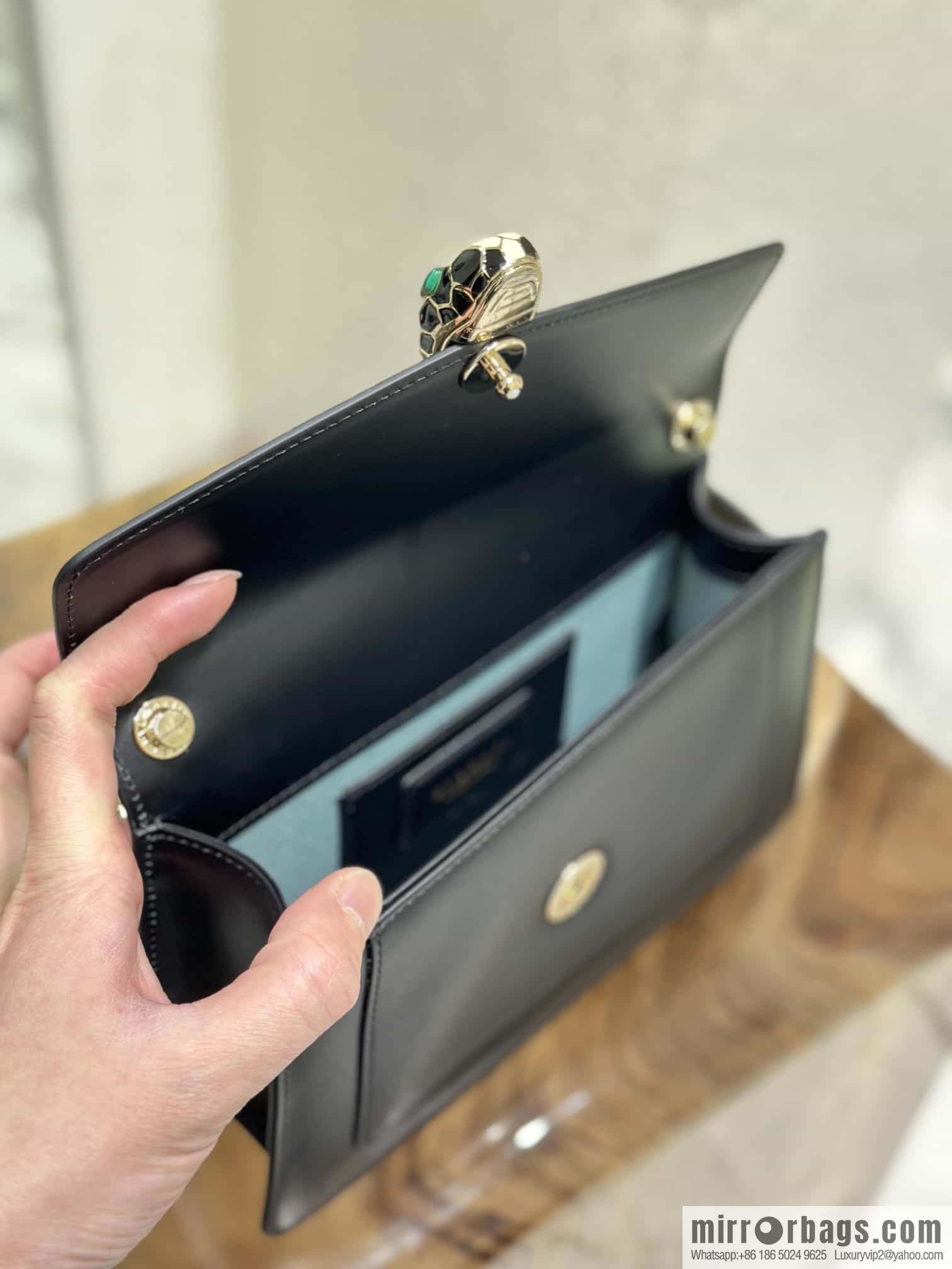 𝘽𝙑𝙇𝙂𝘼𝙍𝙄𝙎𝙀𝙍𝙋𝙀𝙉𝙏𝙄𝙁𝙊𝙍𝙀𝙑𝙀𝙍 counter hot-selling series Serpenti Forever exquisite crossbody bag Model: 38102